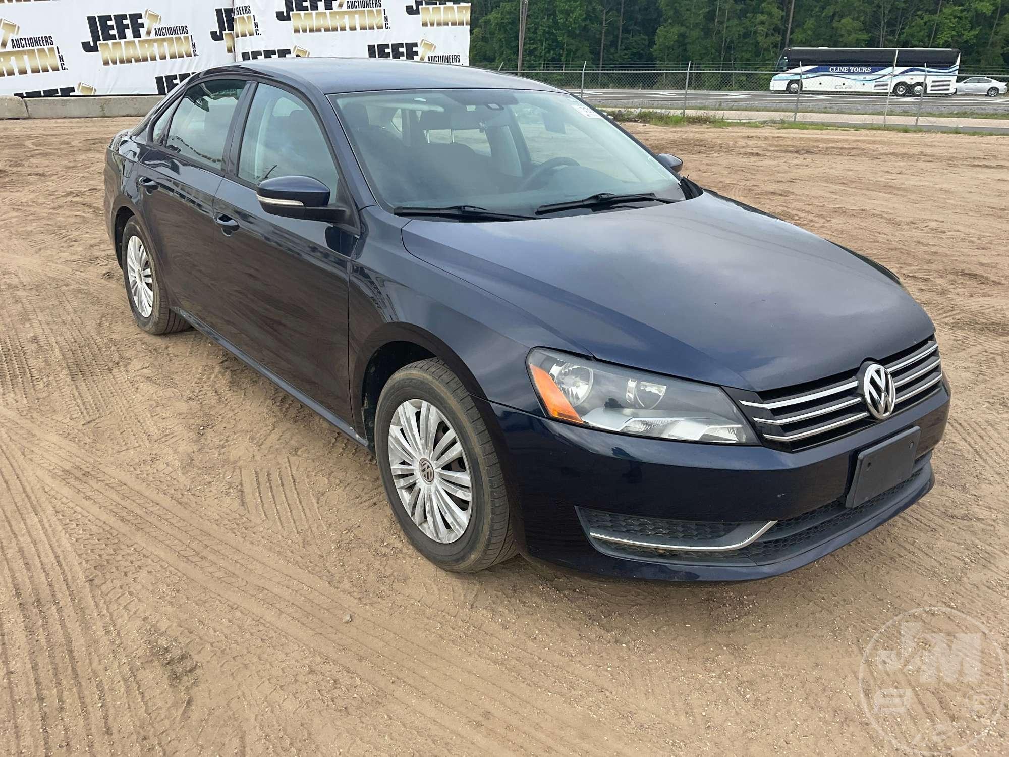 2015 VOLKSWAGEN PASSAT VIN: 1VWAS7A32FC056770 2WD