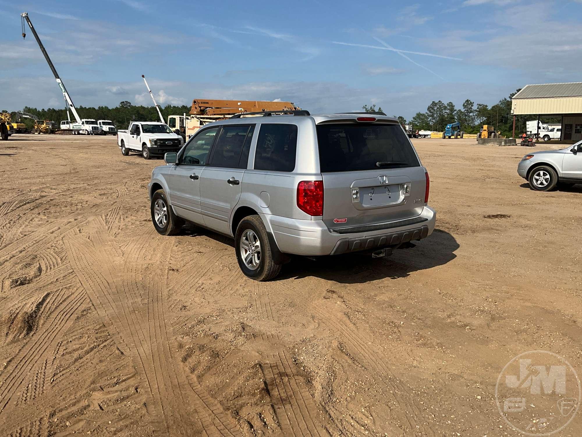 2005 HONDA PILOT VIN: 5FNYF18505B053474 4WD