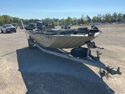 XPRESS VIN JBC49621E203 CENTER CONSOLE BOAT