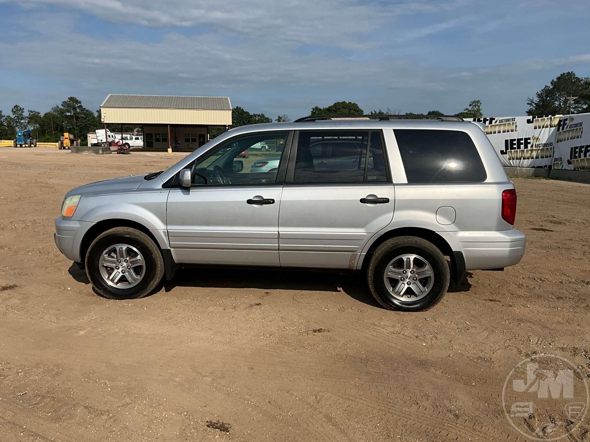 2005 HONDA PILOT VIN: 5FNYF18505B053474 4WD