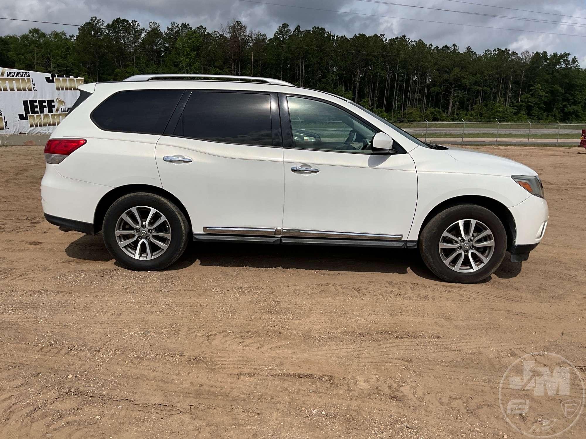 2013 NISSAN PATHFINDER VIN: 5N1AR2MN7DC637060 2WD