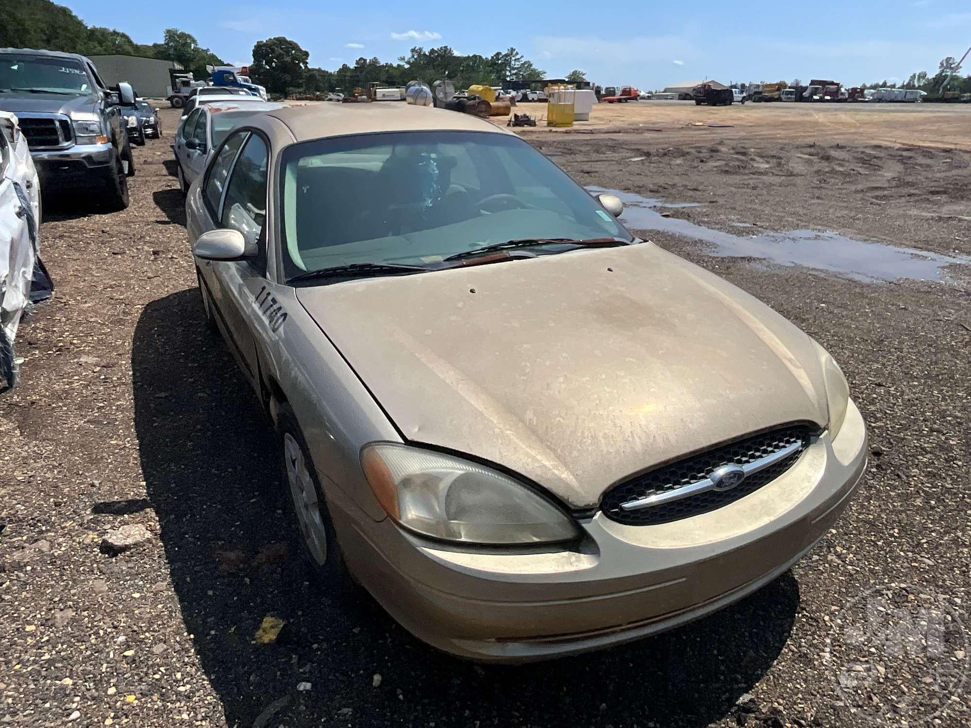 2000 FORD TAURUS VIN: 1FAFP53U1YA107846 SEDAN