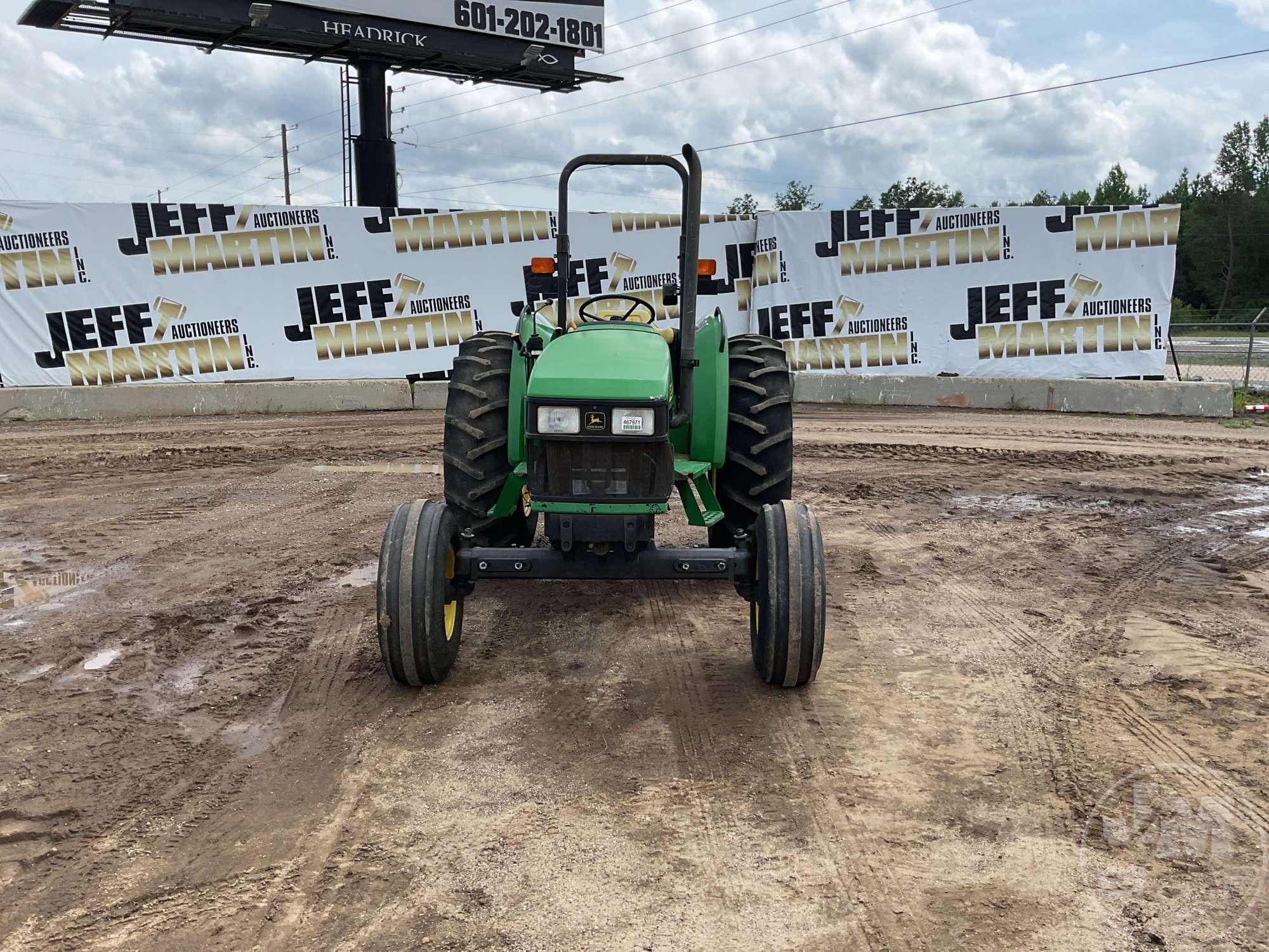 JOHN DEERE 5220 TRACTOR SN: LV5220S122342