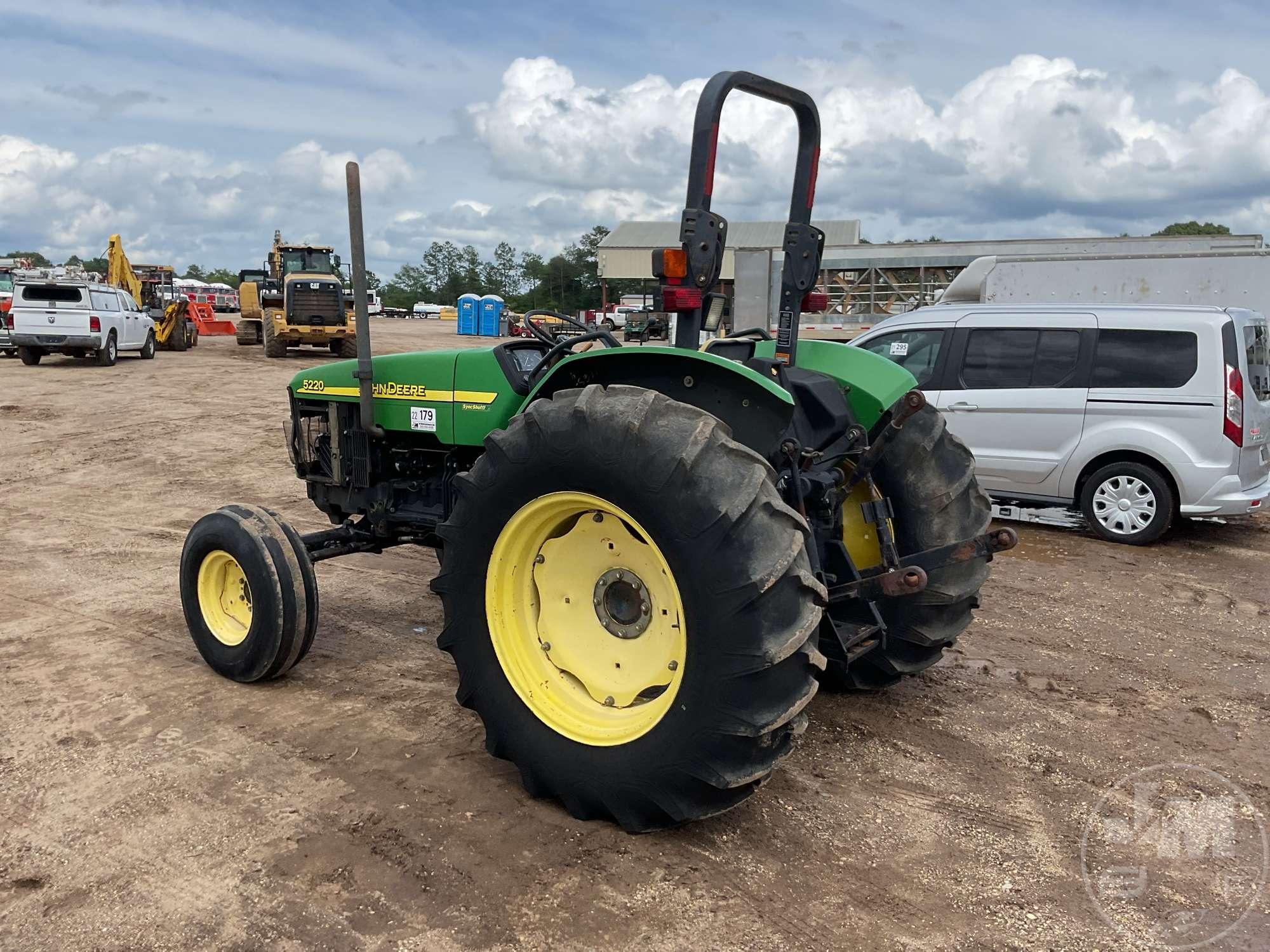 JOHN DEERE 5220 TRACTOR SN: LV5220S122342