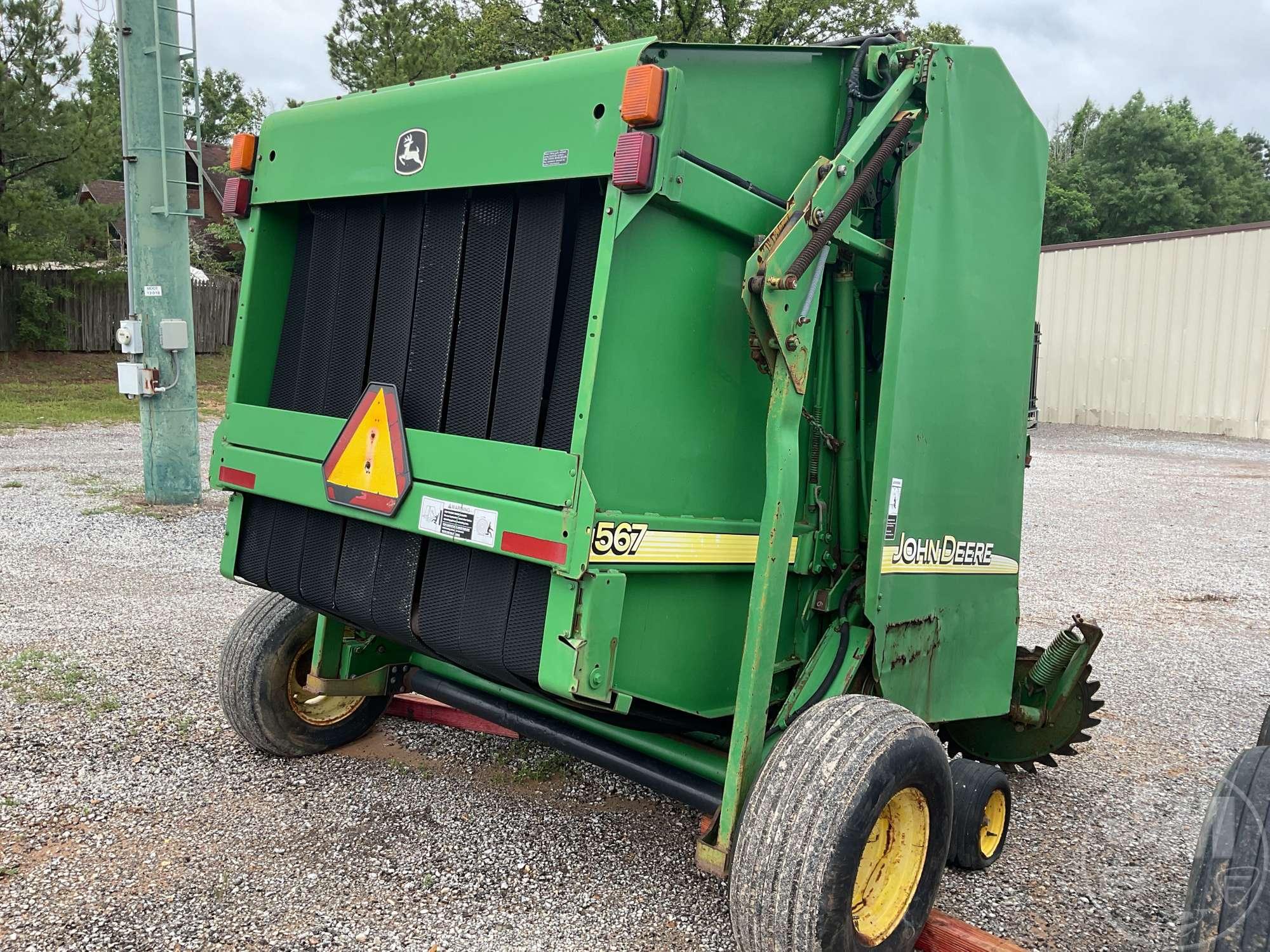 JOHN DEERE ROUND BALER 567