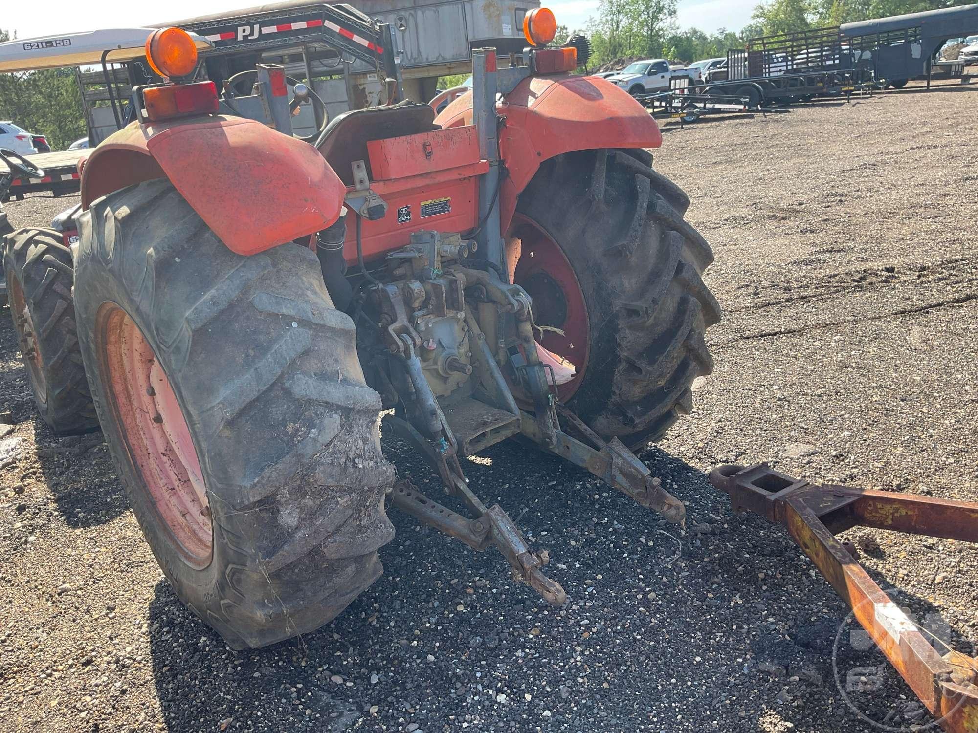 KUBOTA M7040 TRACTOR