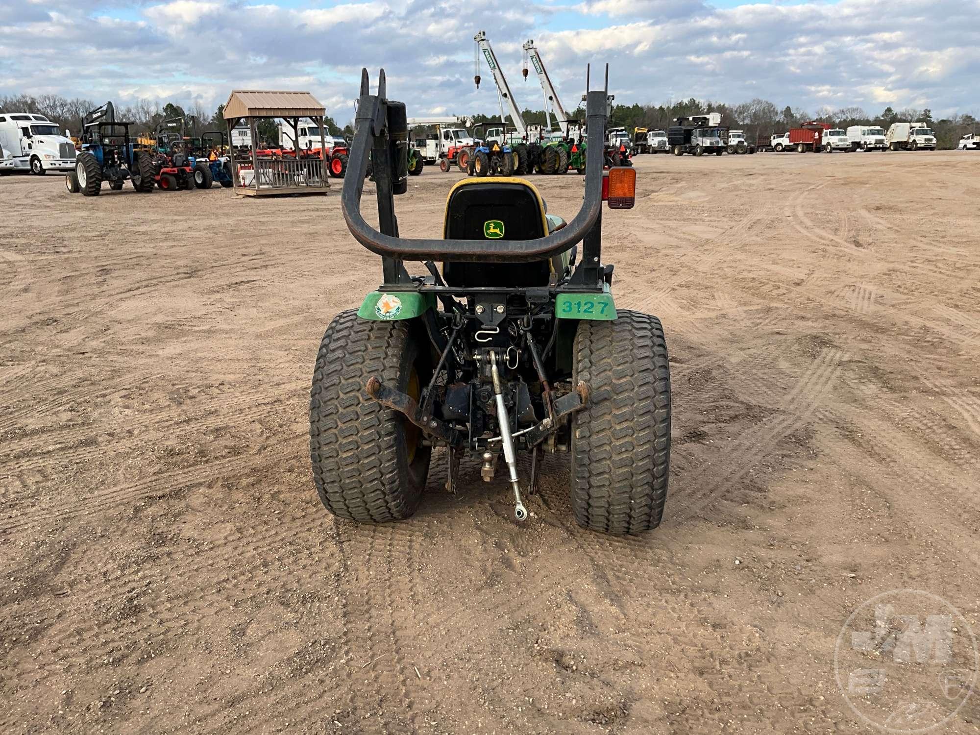 JOHN DEERE 2520 TRACTOR SN: 1LV2520HVAH710317