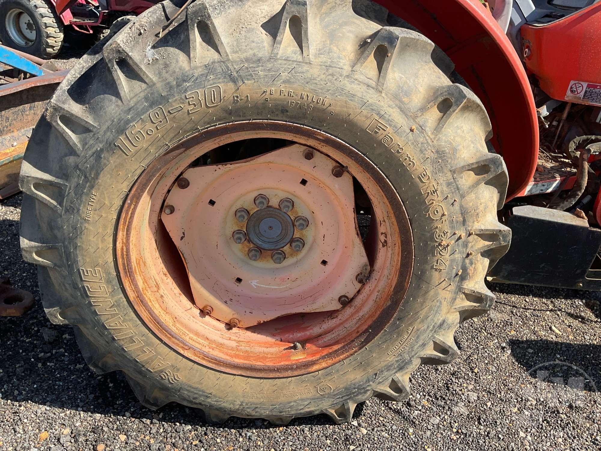 KUBOTA M7040 TRACTOR