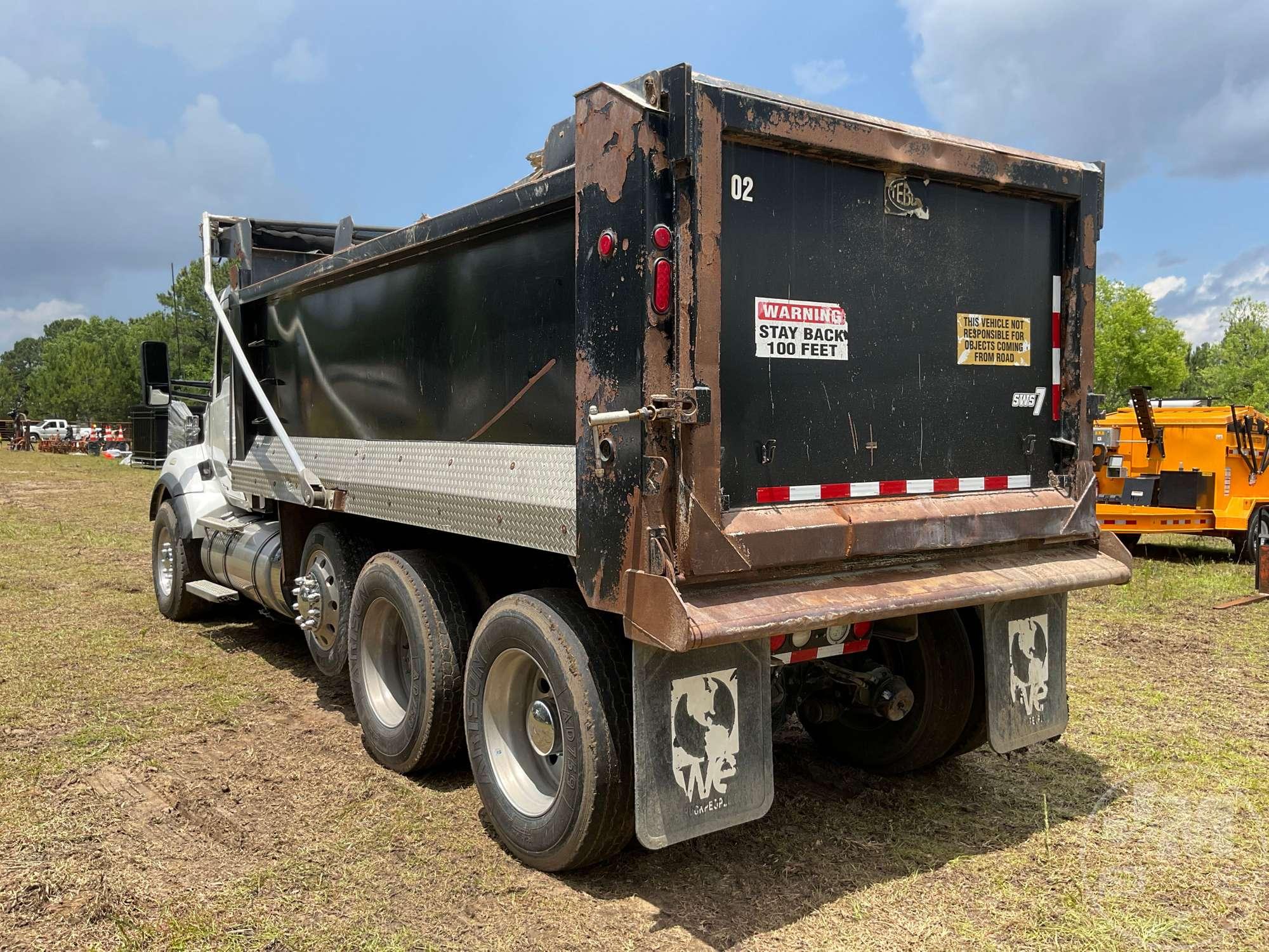 2017 KENWORTH T880 TRI-AXLE DUMP TRUCK VIN: 1NKZXPEX2HJ160936