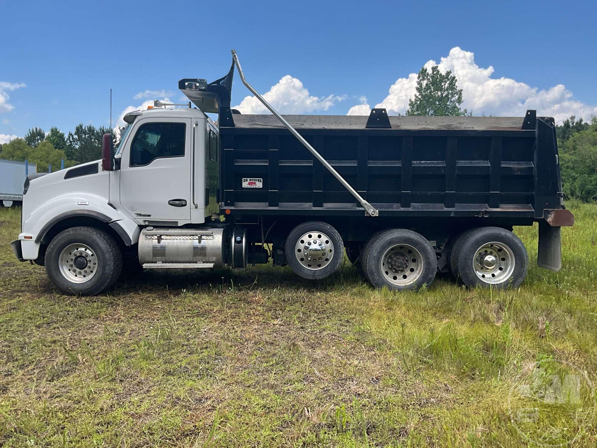 2018 KENWORTH T880 TRI-AXLE DUMP TRUCK VIN: 1NKZXPEX7JJ205343