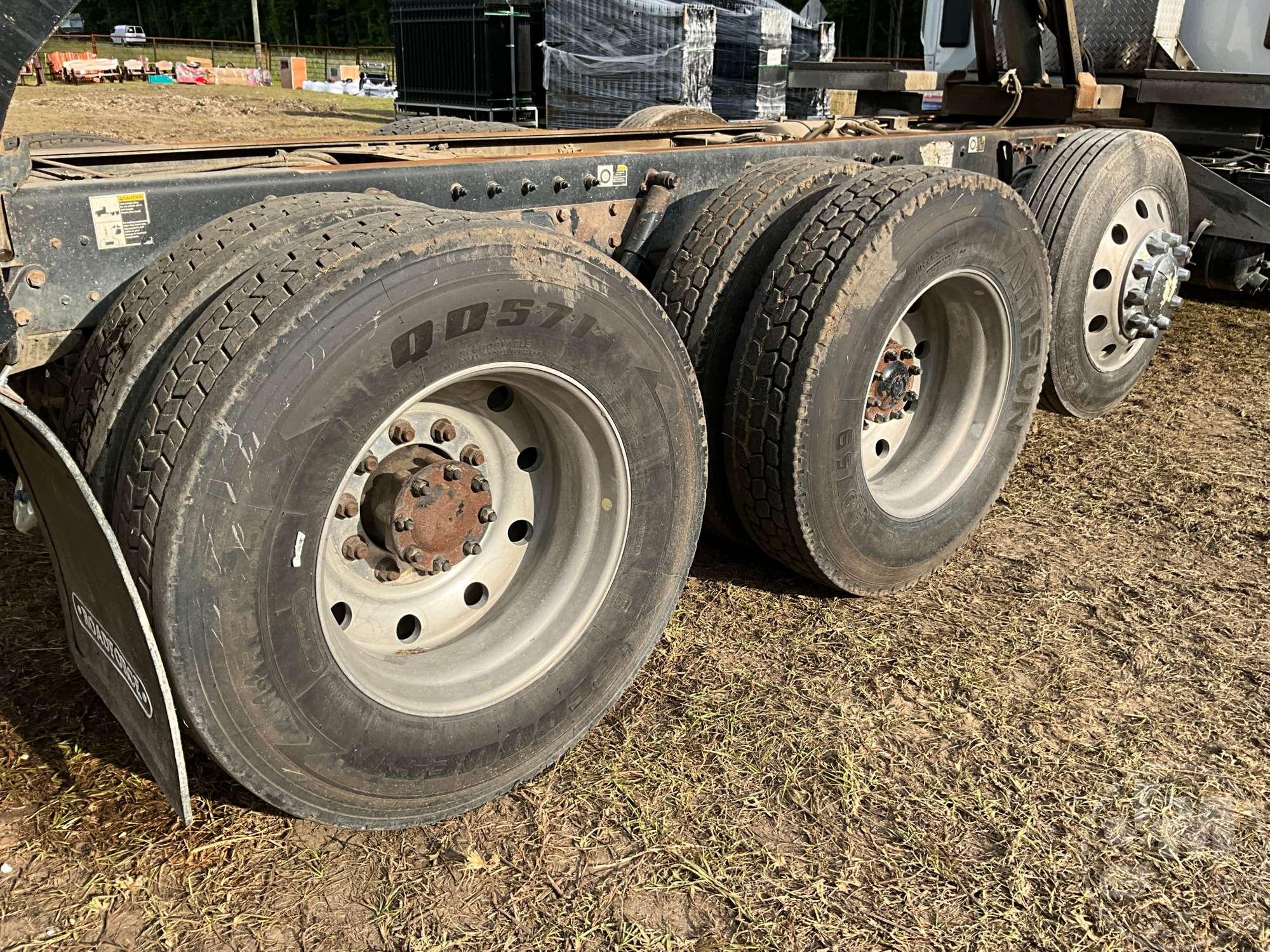 2019 PETERBILT 567 TRI-AXLE DUMP TRUCK VIN: 1NPCXPEX5KD609211