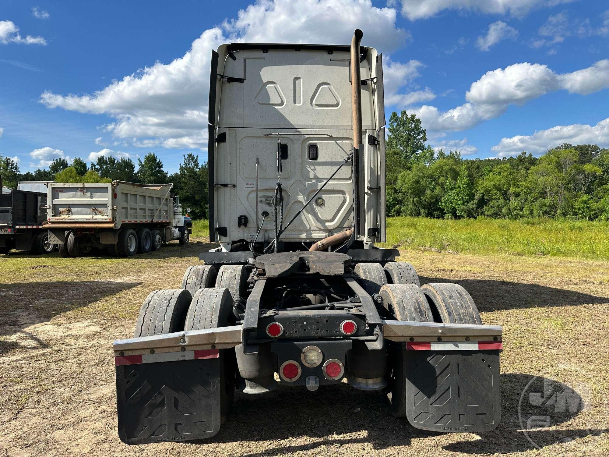 2016 FREIGHTLINER CASCADIA 125 TANDEM AXLE TRUCK TRACTOR VIN: 3AKJGLD55GSHP5233