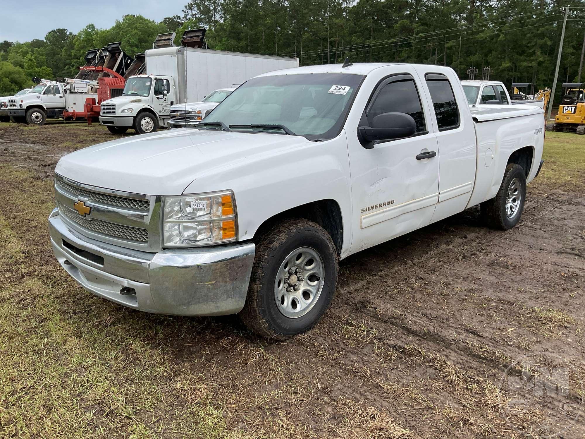 2013 CHEVROLET SILVERADO EXTENDED CAB 4X4 PICKUP VIN: 1GCRKREAXDZ152070