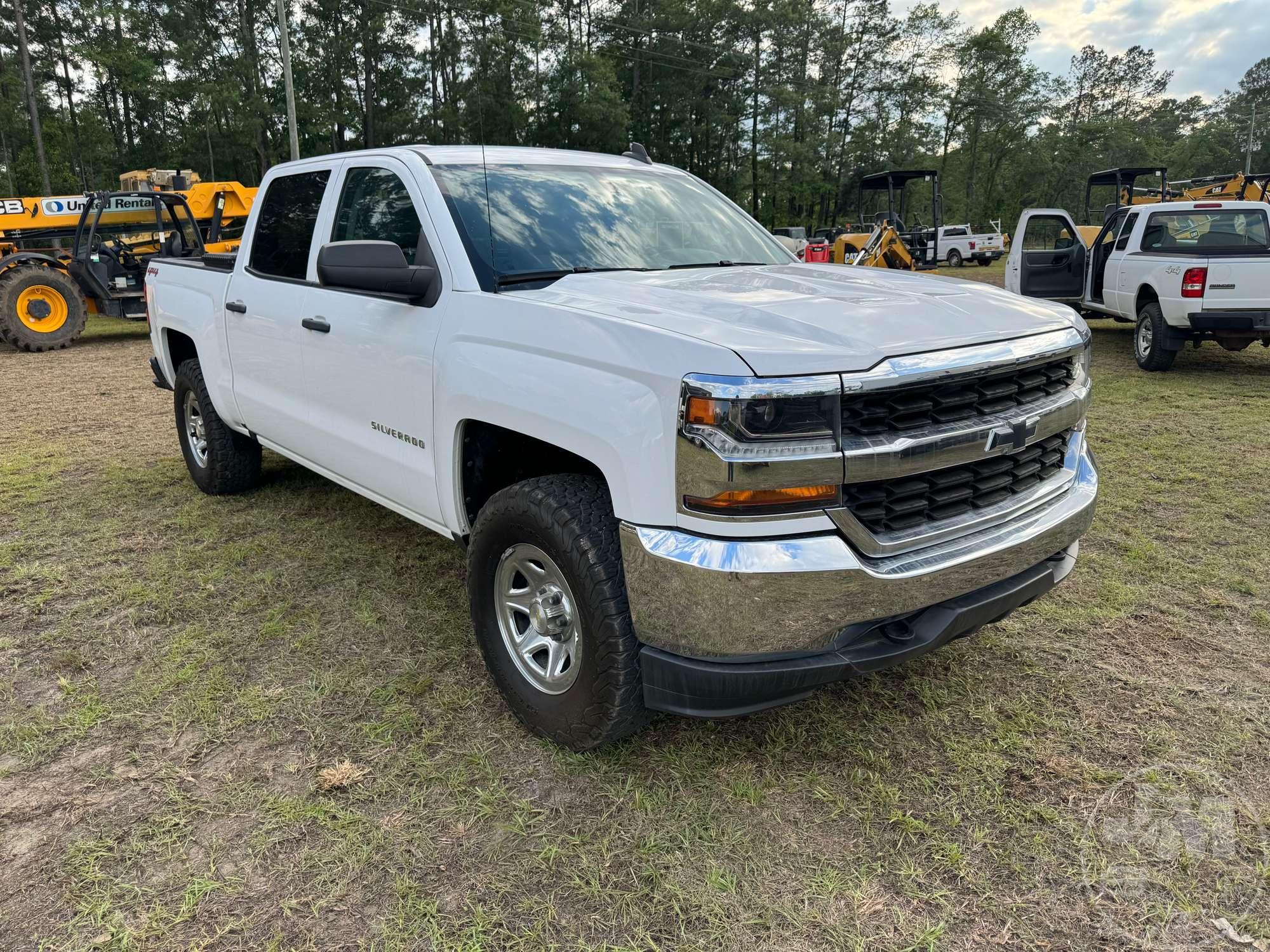 2017 CHEVROLET SILVERADO CREW CAB 4X4 PICKUP VIN: 3GCUKNEC5HG244018