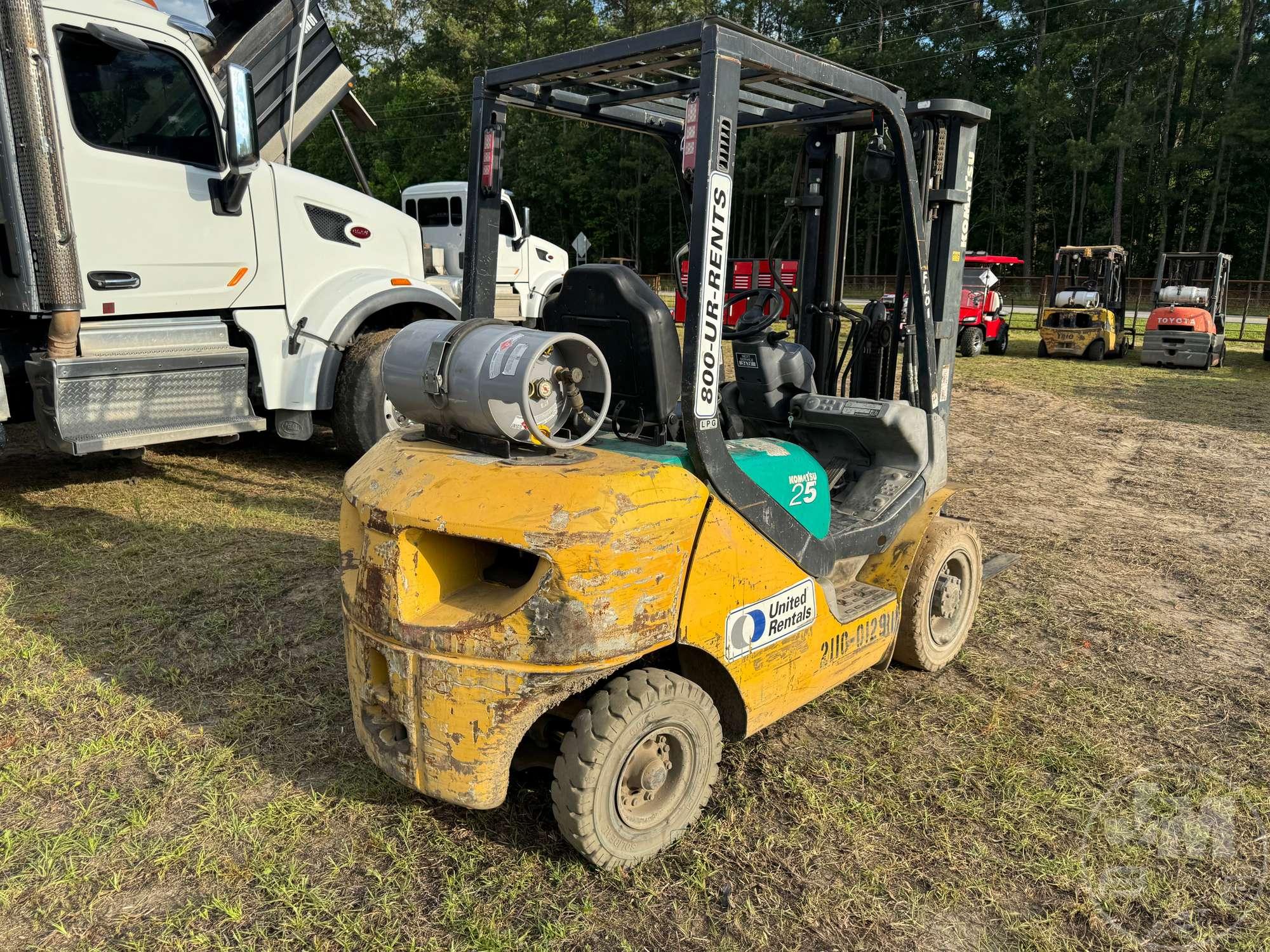 2008 KOMATSU FG25T-16 CUSHION TIRE FORKLIFT SN: 220129A