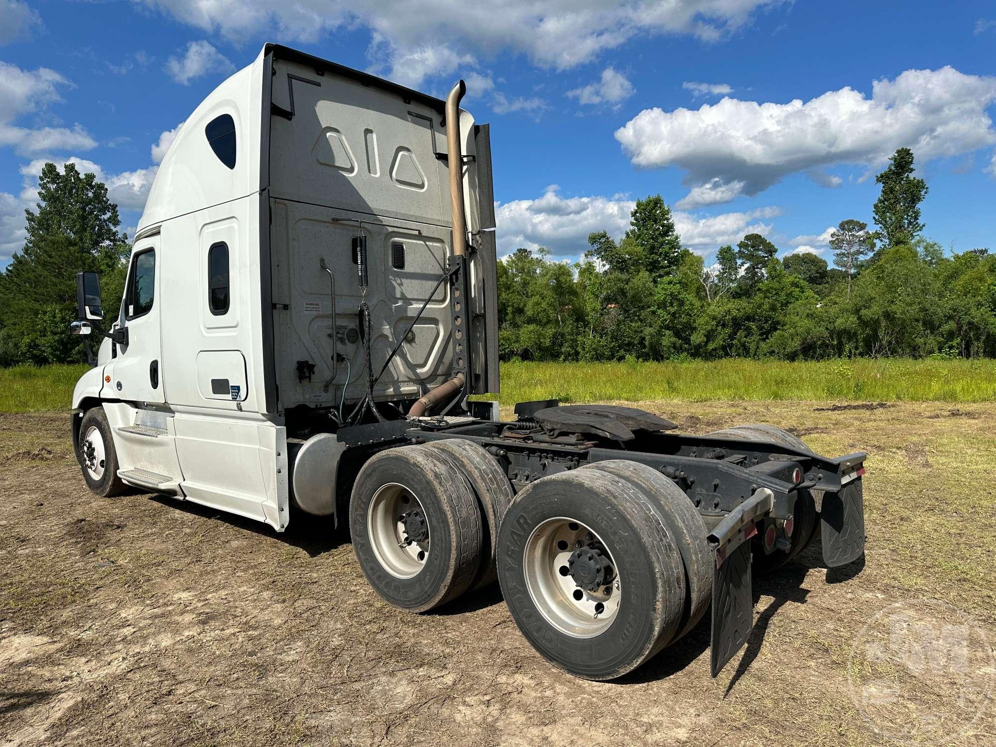 2016 FREIGHTLINER CASCADIA 125 TANDEM AXLE TRUCK TRACTOR VIN: 3AKJGLD55GSHP5233