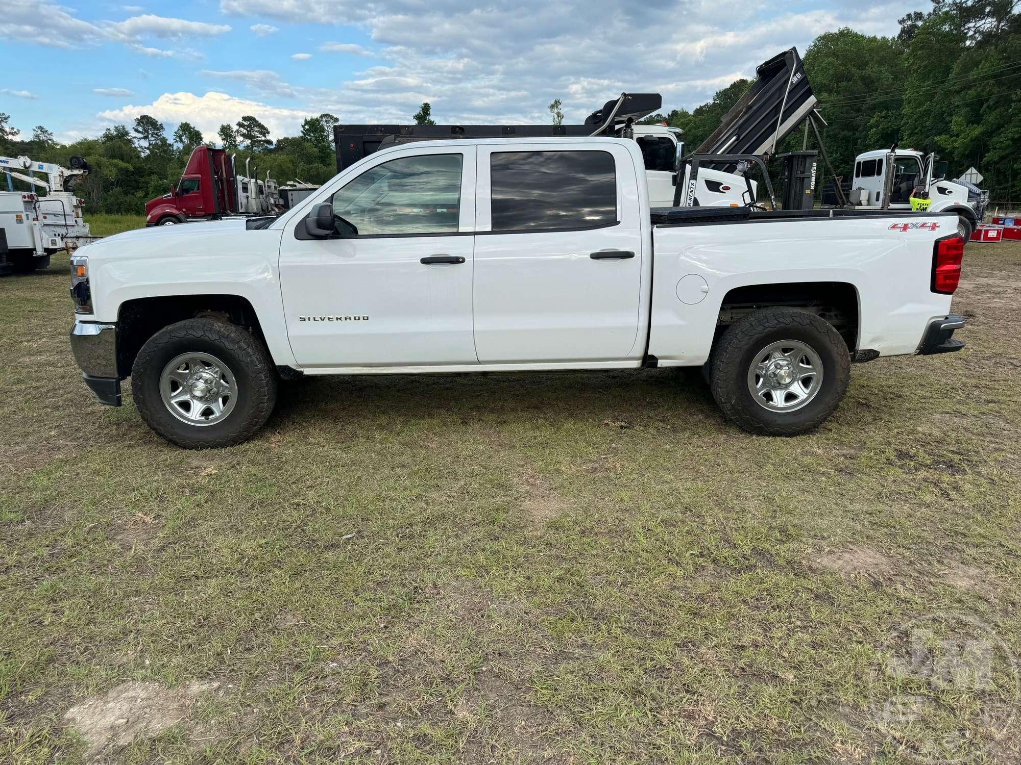 2017 CHEVROLET SILVERADO CREW CAB 4X4 PICKUP VIN: 3GCUKNEC5HG244018