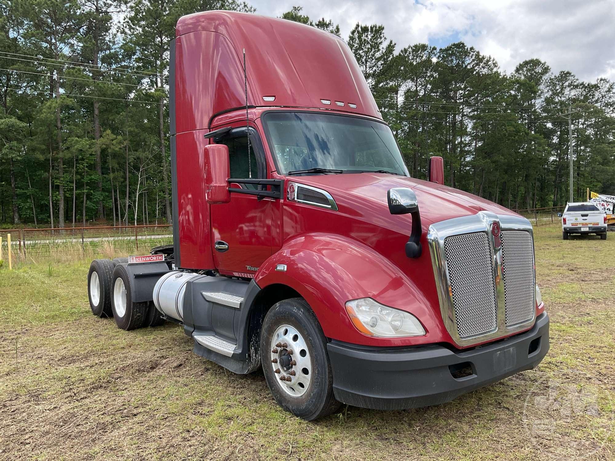 2018 KENWORTH T680 TANDEM AXLE DAY CAB TRUCK TRACTOR VIN: 1XKYDP9X7JJ213639