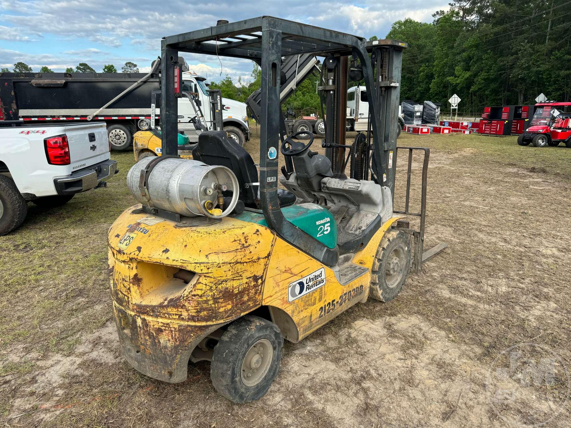 2006 KOMATSU FG25T-16 CUSHION TIRE FORKLIFT SN: 202703