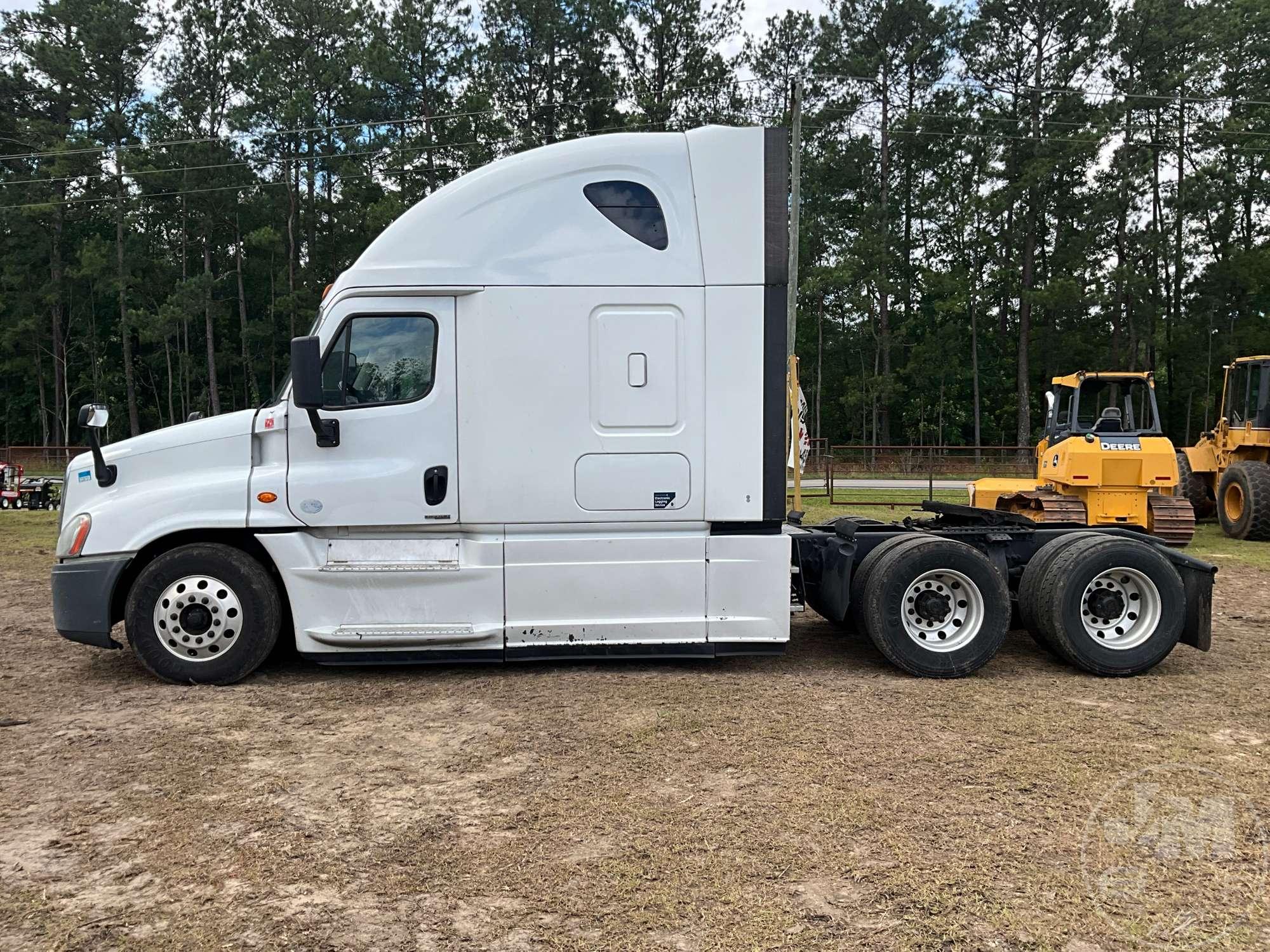 2016 FREIGHTLINER CASCADIA TANDEM AXLE TRUCK TRACTOR VIN: 3AKJGLDR9GSGW7961