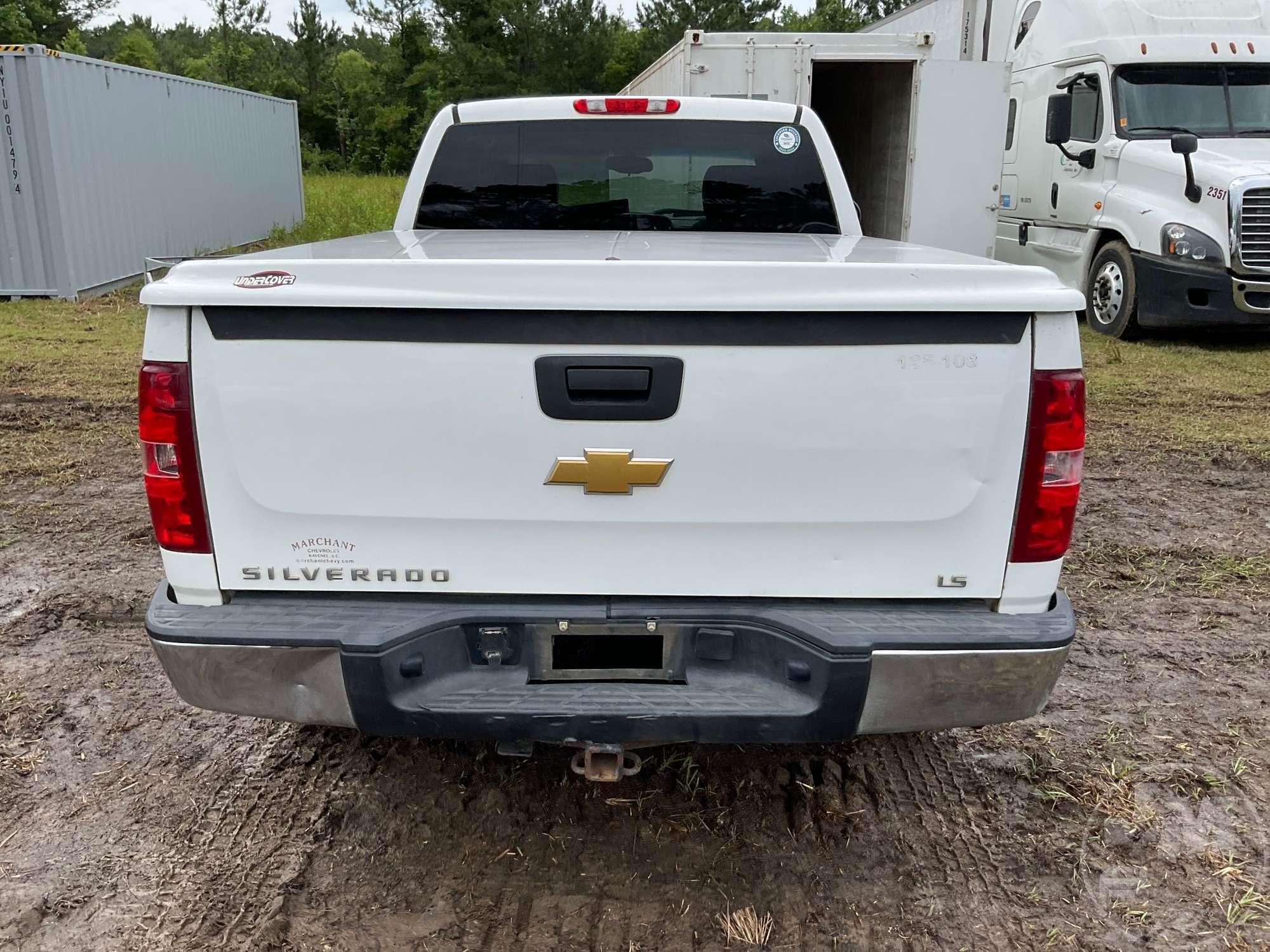 2013 CHEVROLET SILVERADO EXTENDED CAB 4X4 PICKUP VIN: 1GCRKREAXDZ152070