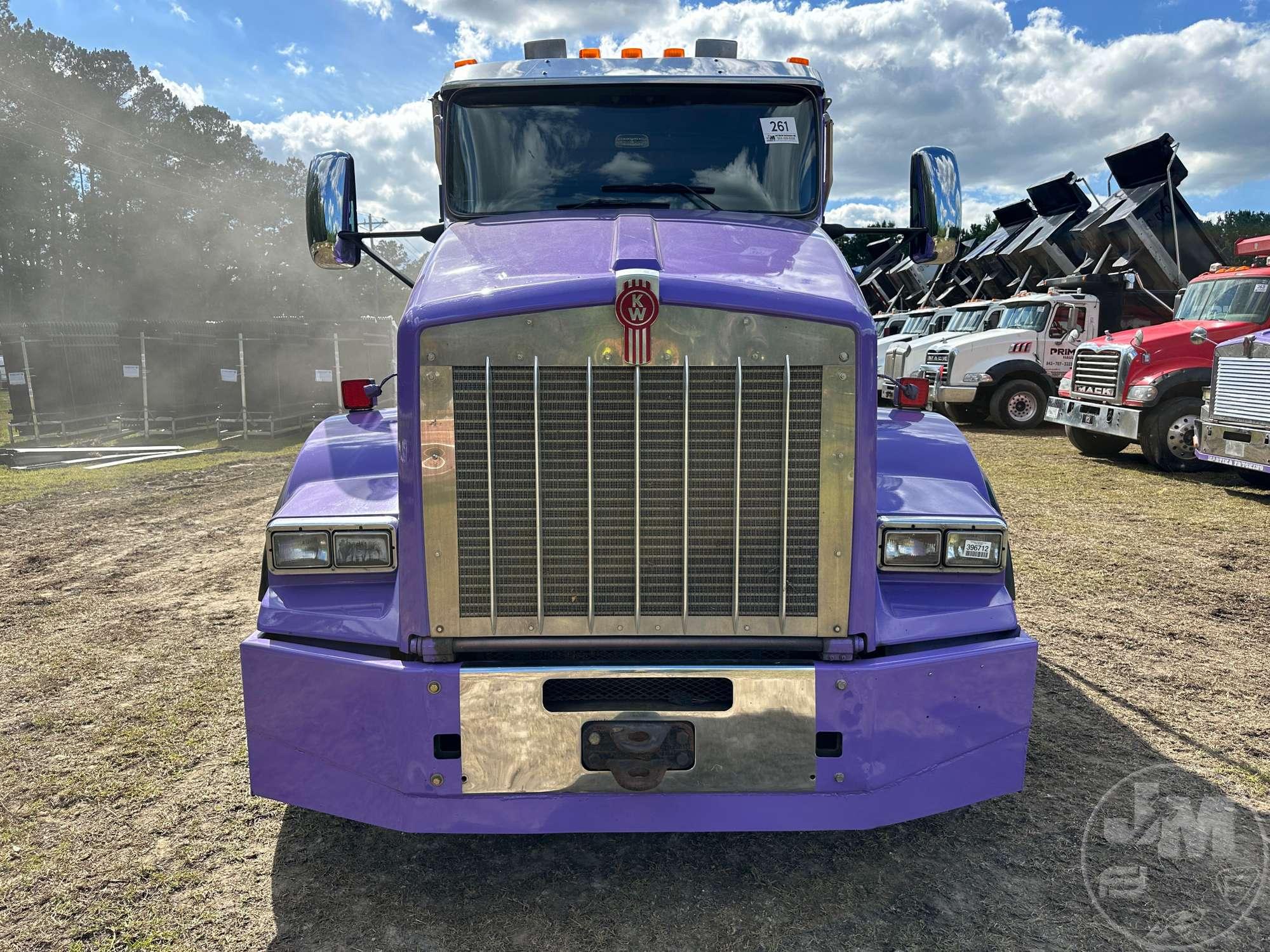 2008 KENWORTH T8 SERIES TRI-AXLE DUMP TRUCK VIN: 1NKDXF9X48J206734