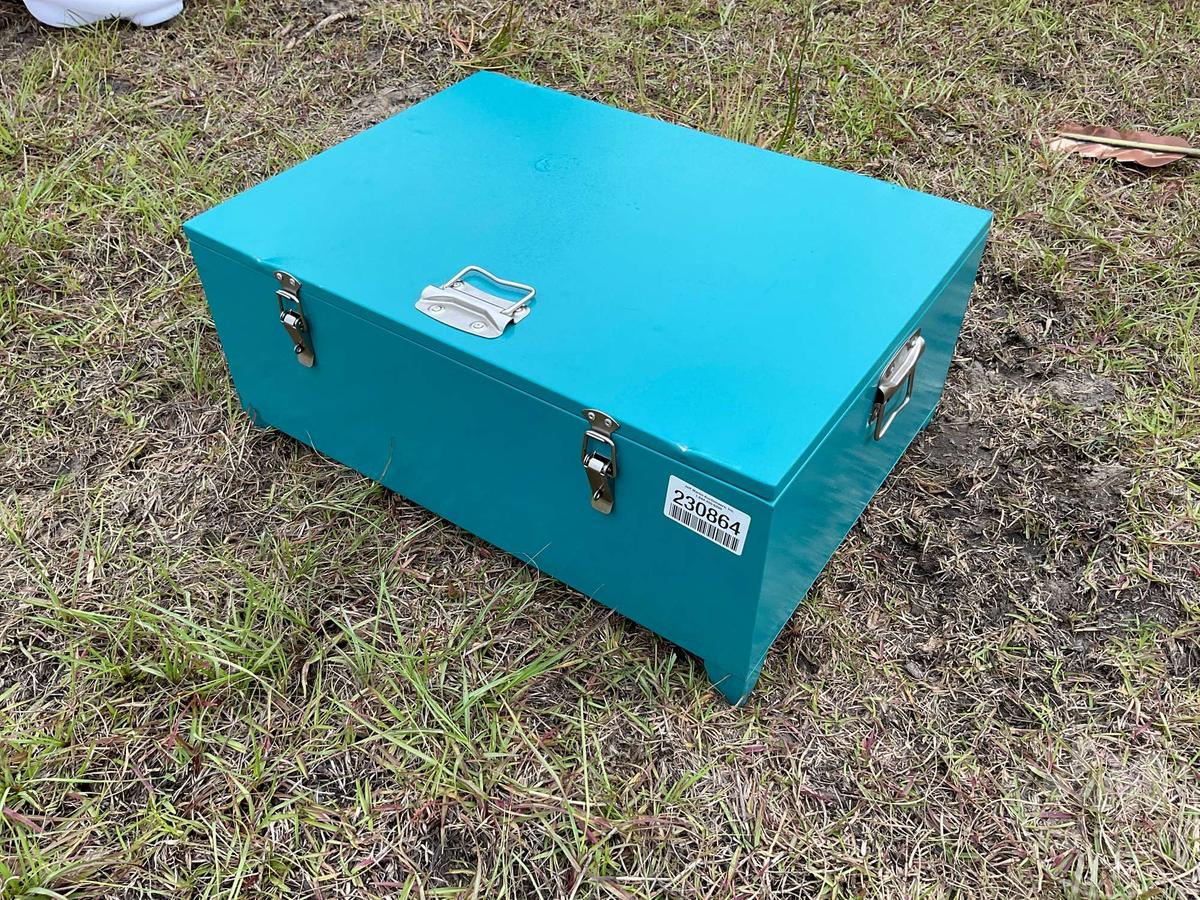 METAL TOOLBOX WITH VARIOUS SIZE RATCHET STRAPS WITH J HOOKS,