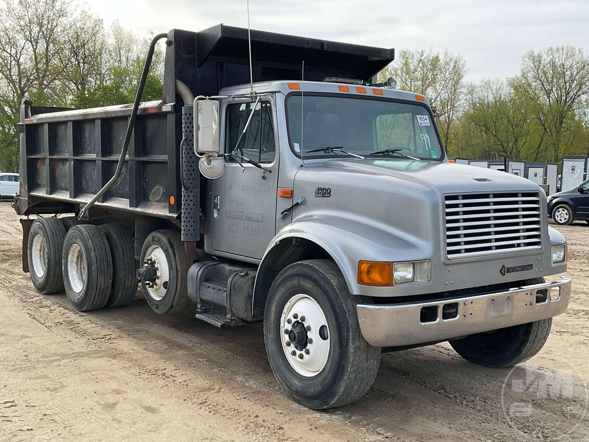 1999 INTERNATIONAL F-4900 TRI-AXLE DUMP TRUCK VIN: 1HTSHADT8XH612165