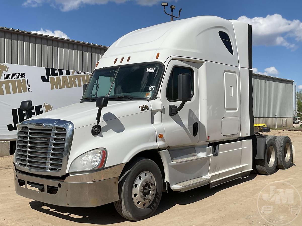 2015 FREIGHTLINER CASCADIA TANDEM AXLE TRUCK TRACTOR VIN: 3AKJGLBG7FSGD7157