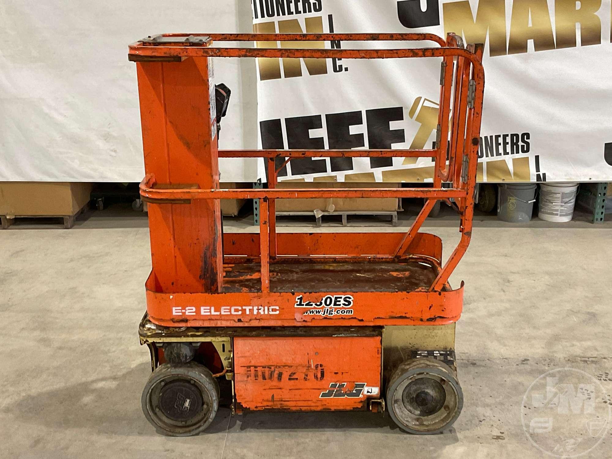 2009 JLG 1230ES 12’...... SCISSOR LIFT SN: A200009589