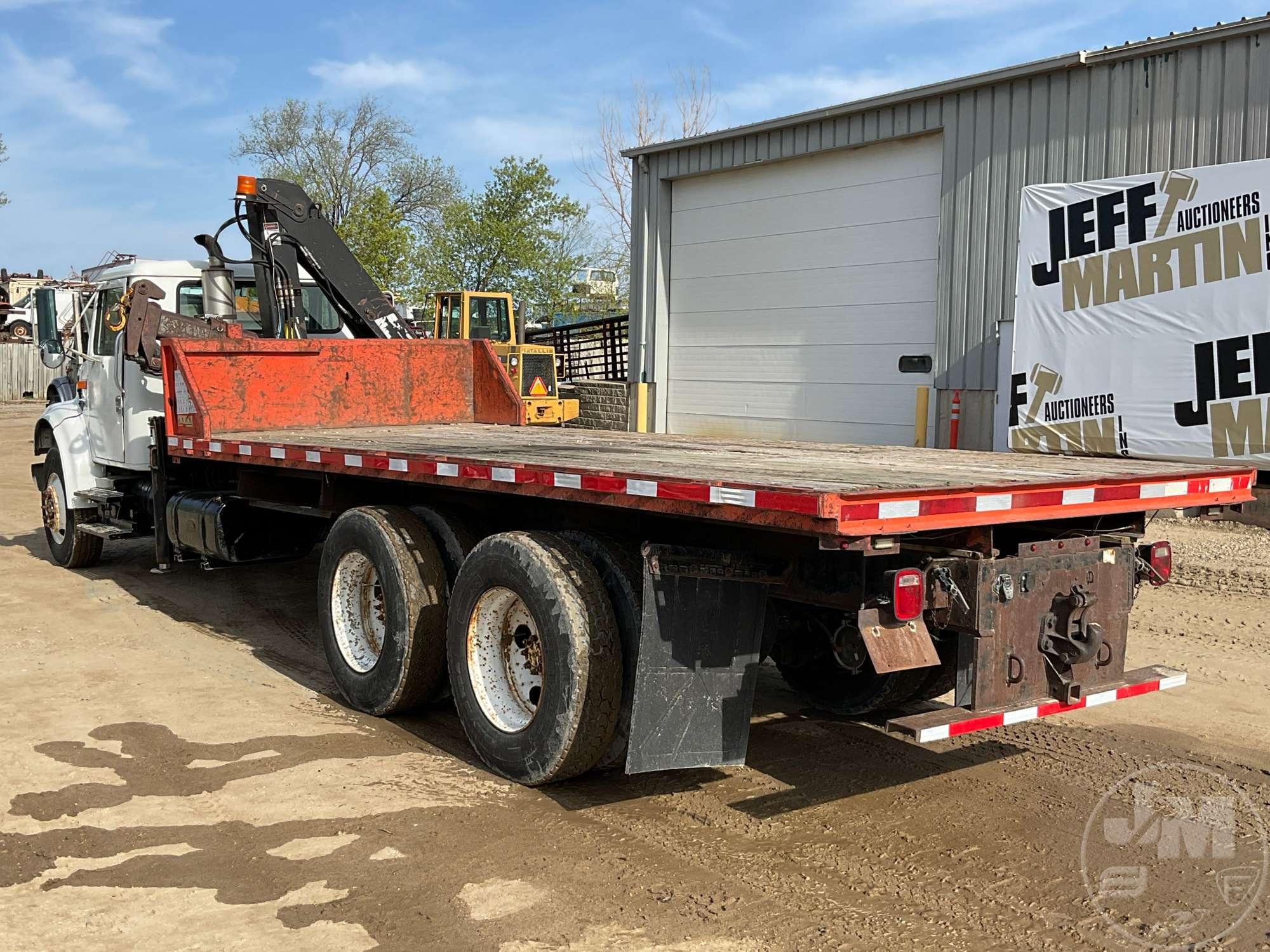 1996 INTERNATIONAL F-4900 CRANE TRUCK VIN: 1HTSHAARXTH381191