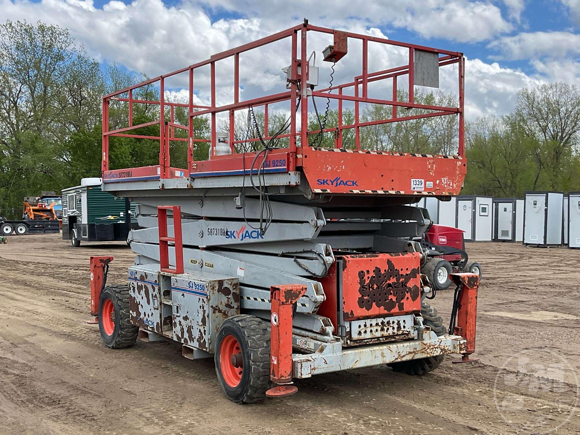 2011 SKYJACK SJ-9250 50’...... SCISSOR LIFT SN: 51474R