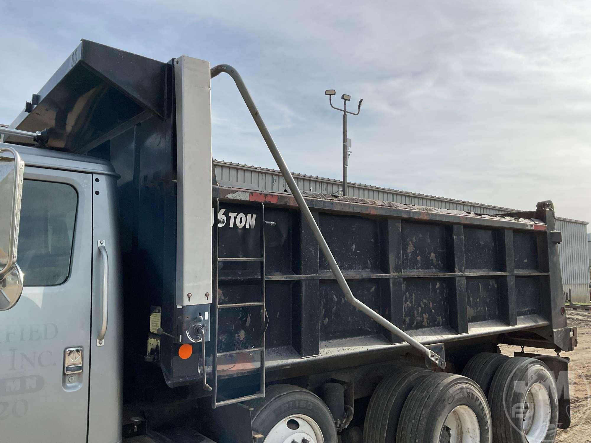 1999 INTERNATIONAL F-4900 TRI-AXLE DUMP TRUCK VIN: 1HTSHADT8XH612165