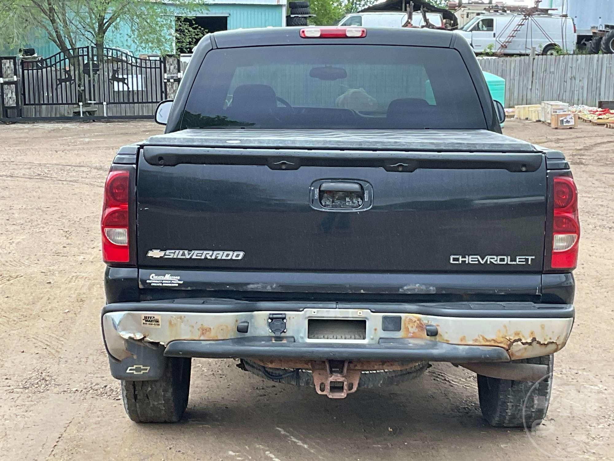 2005 CHEVROLET SILVERADO 1500 REGULAR CAB 4X4 PICKUP VIN: 2GCEK13T051328607