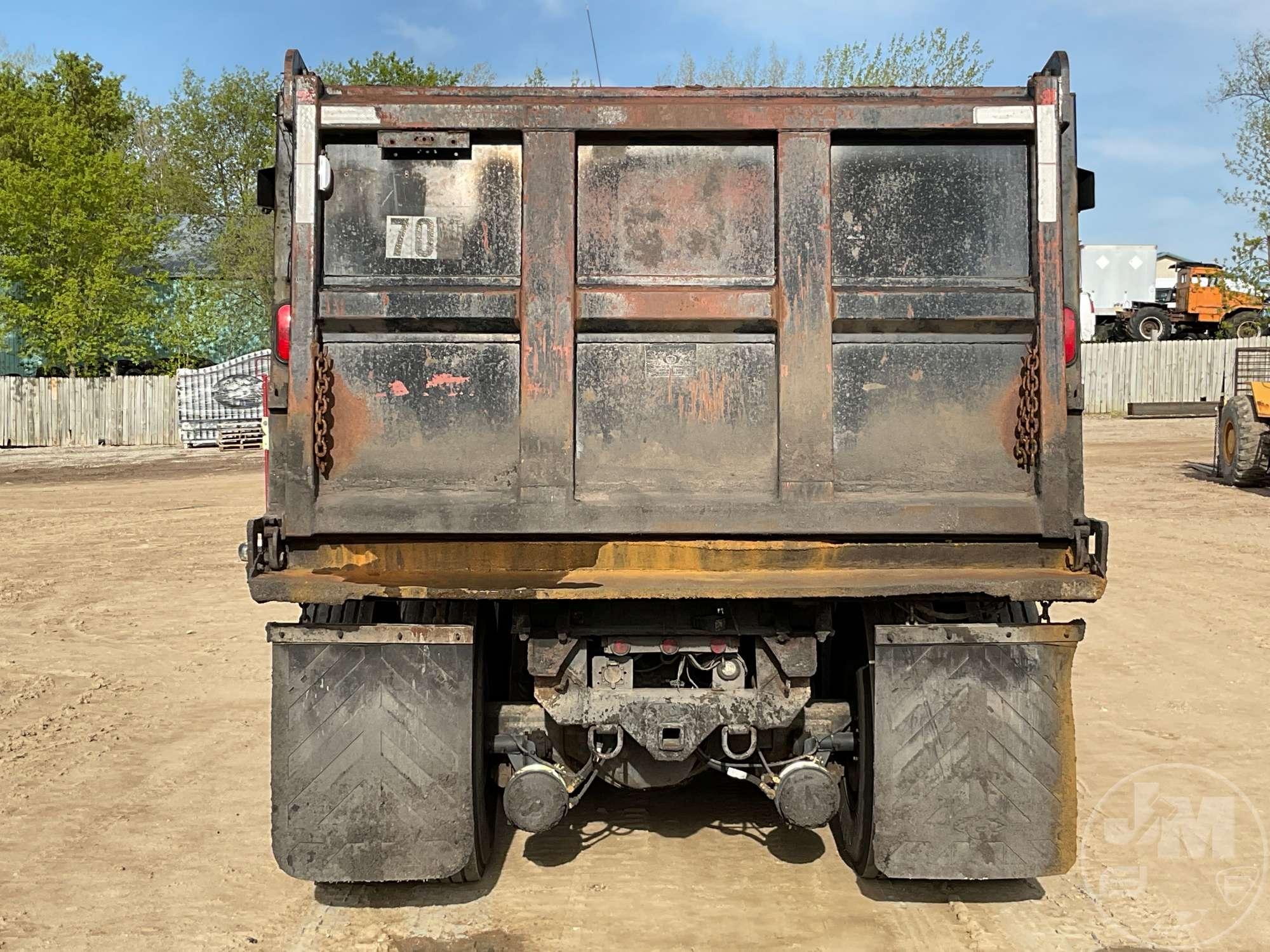 1999 INTERNATIONAL F-4900 TRI-AXLE DUMP TRUCK VIN: 1HTSHADT8XH612165