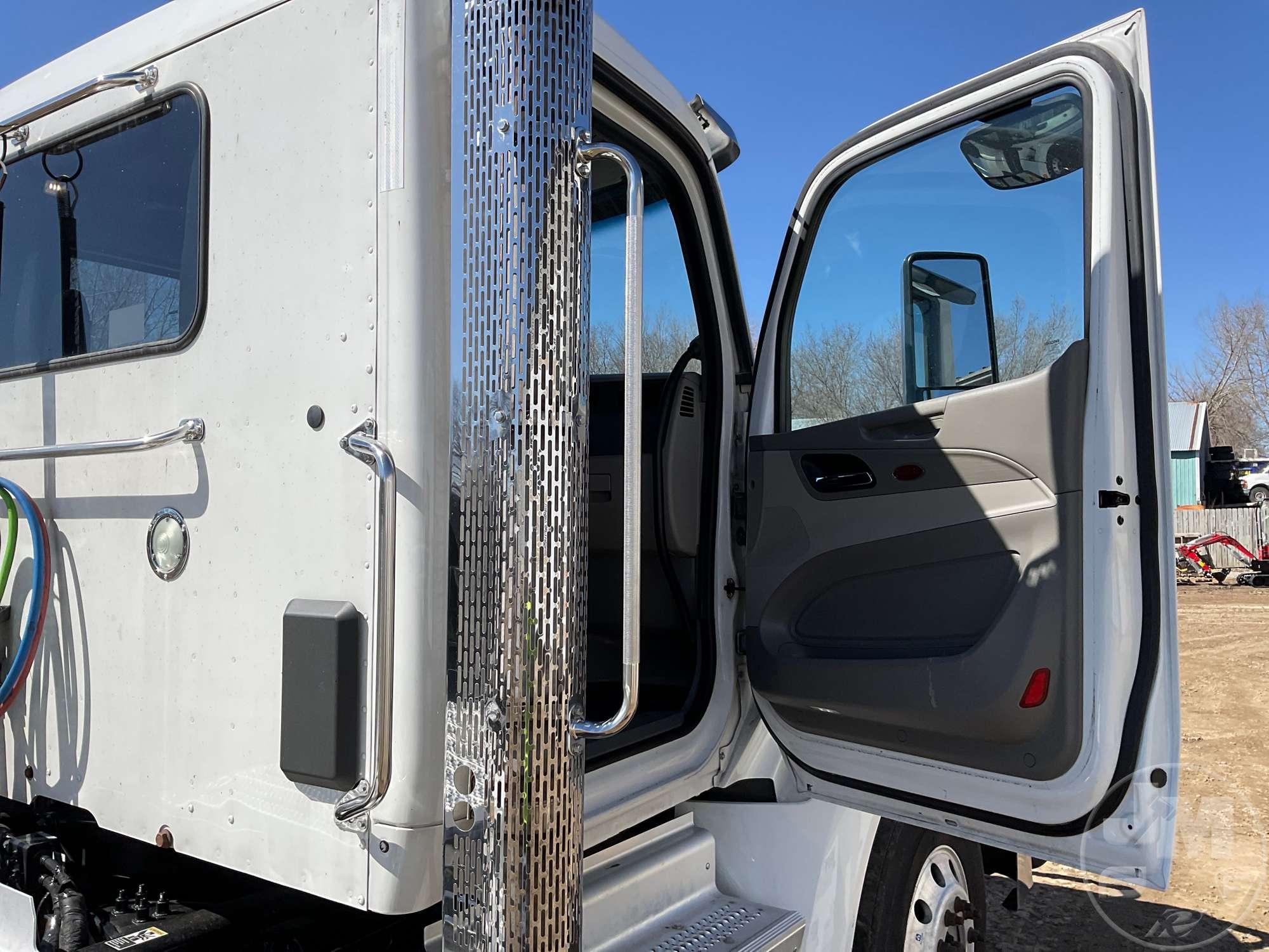 2020 PETERBILT 567 TANDEM AXLE DAY CAB TRUCK TRACTOR VIN: 1XPCD49X9LD635514