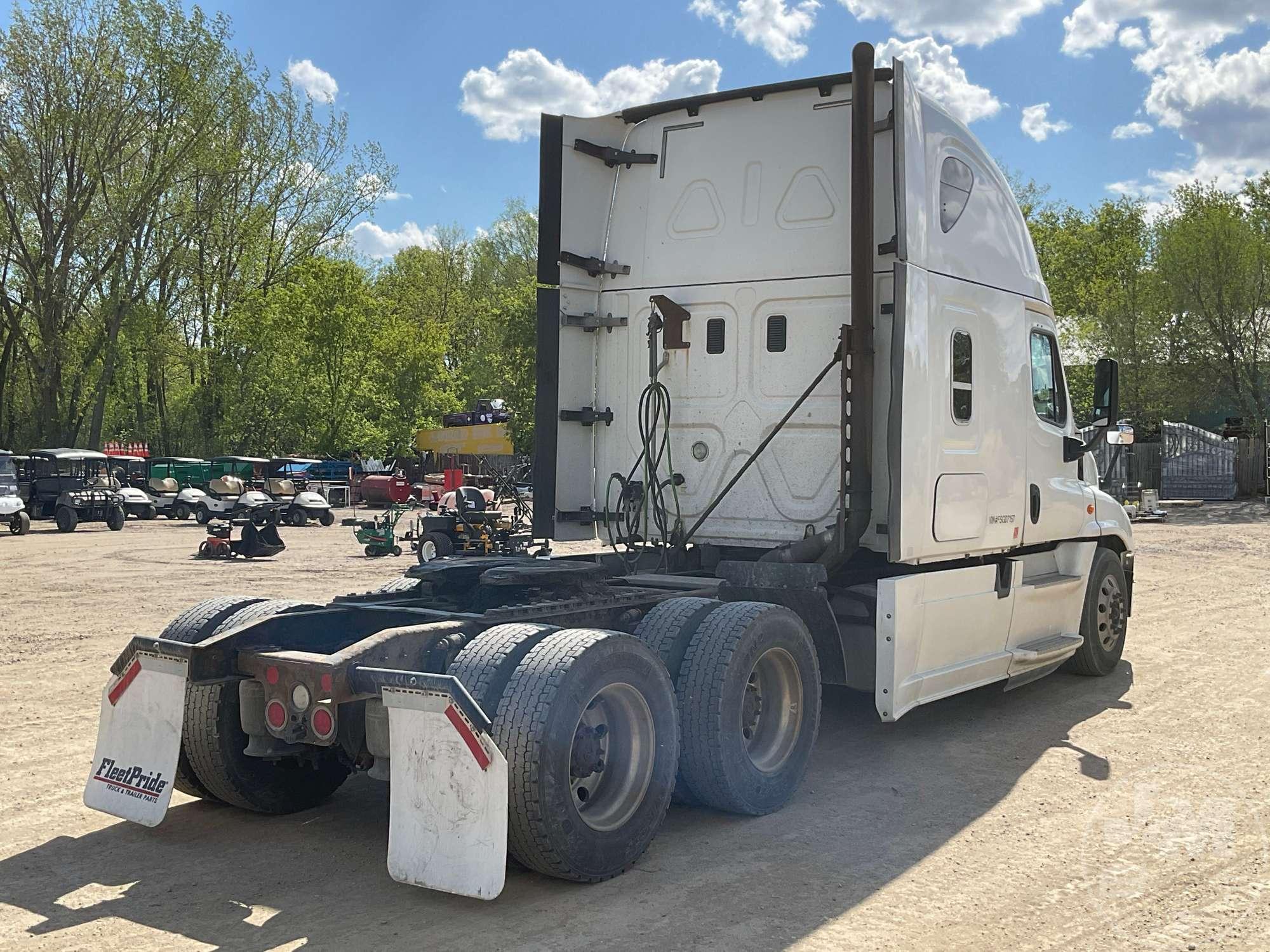 2015 FREIGHTLINER CASCADIA TANDEM AXLE TRUCK TRACTOR VIN: 3AKJGLBG7FSGD7157