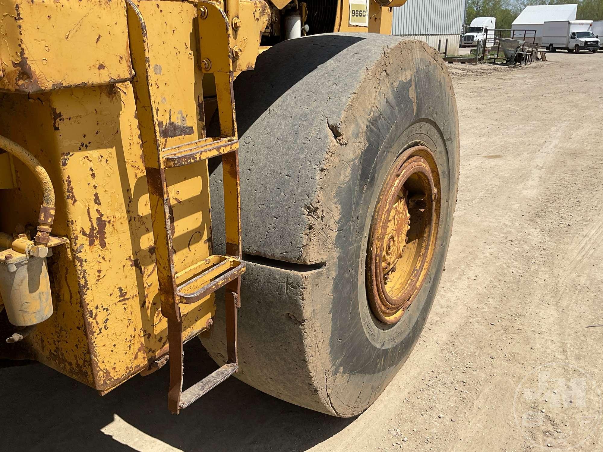 1981 CATERPILLAR 966C WHEEL LOADER SN: 42J12805