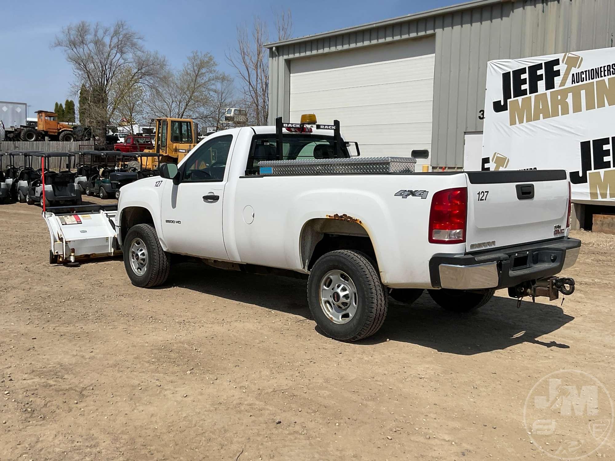 2011 GMC SIERRA 2500HD REGULAR CAB 4X4 PICKUP   VIN: 1GT02ZC80BF216348