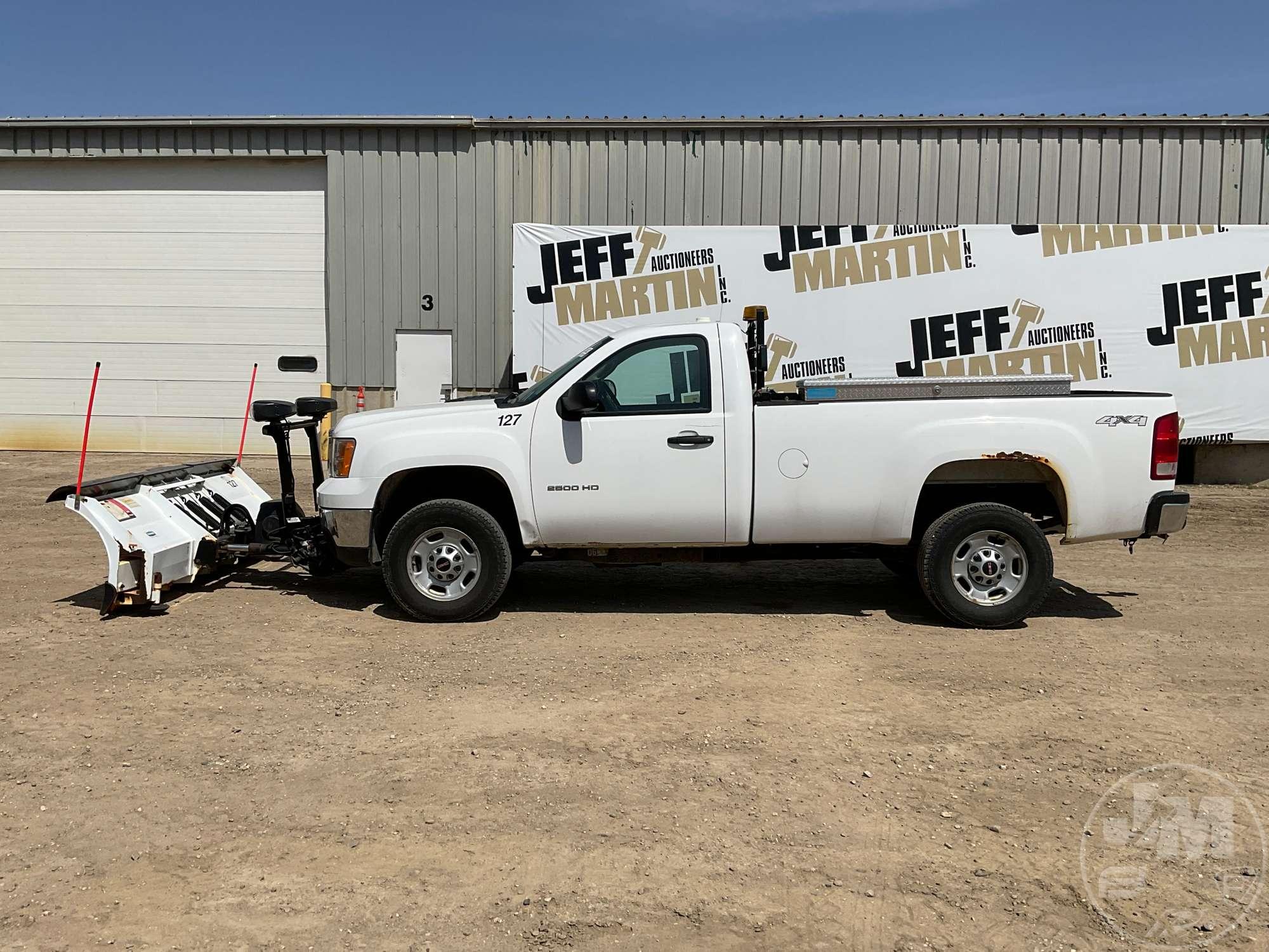 2011 GMC SIERRA 2500HD REGULAR CAB 4X4 PICKUP   VIN: 1GT02ZC80BF216348