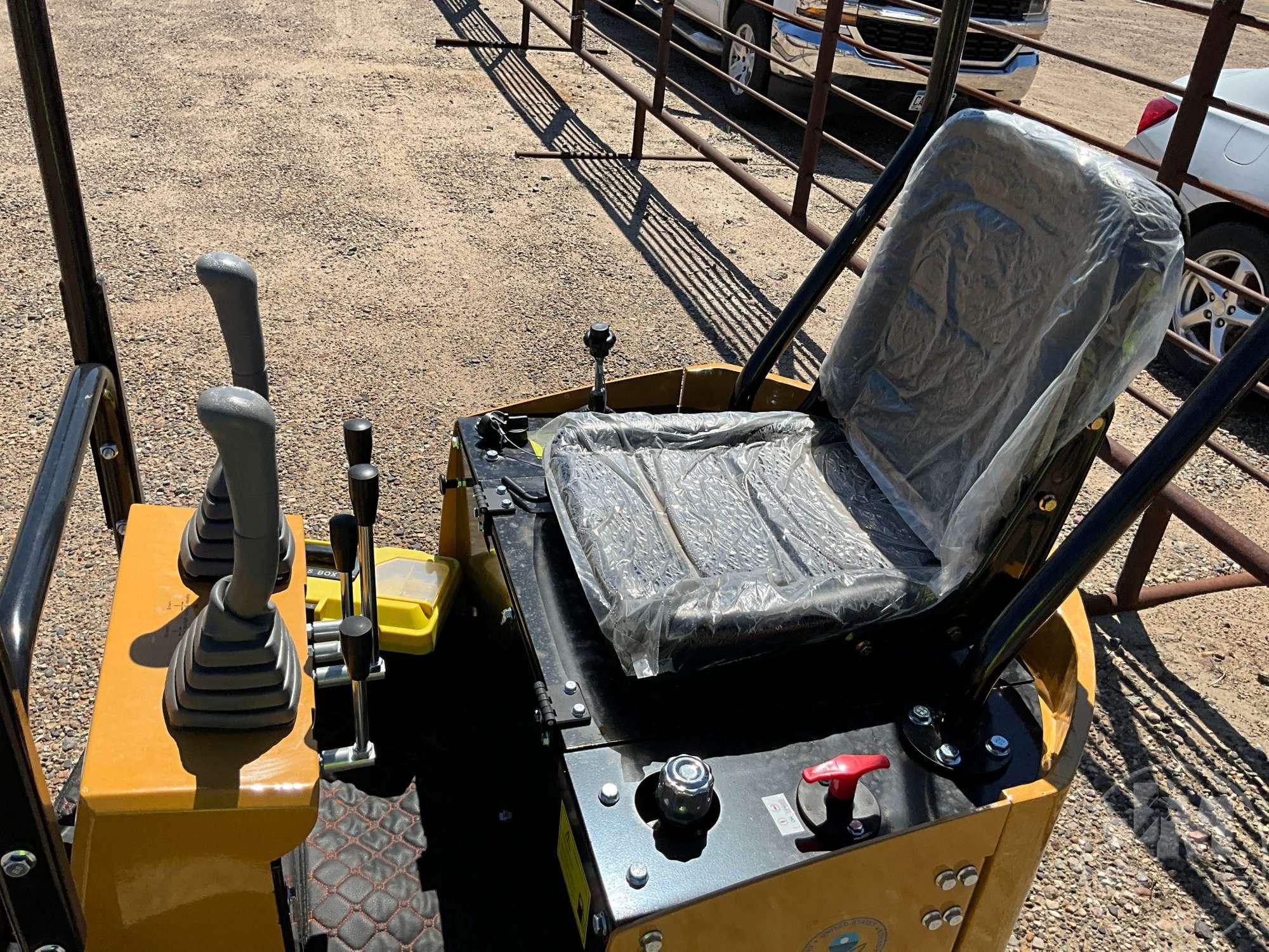 2024 AGT H12R MINI EXCAVATOR SN: A2402104983
