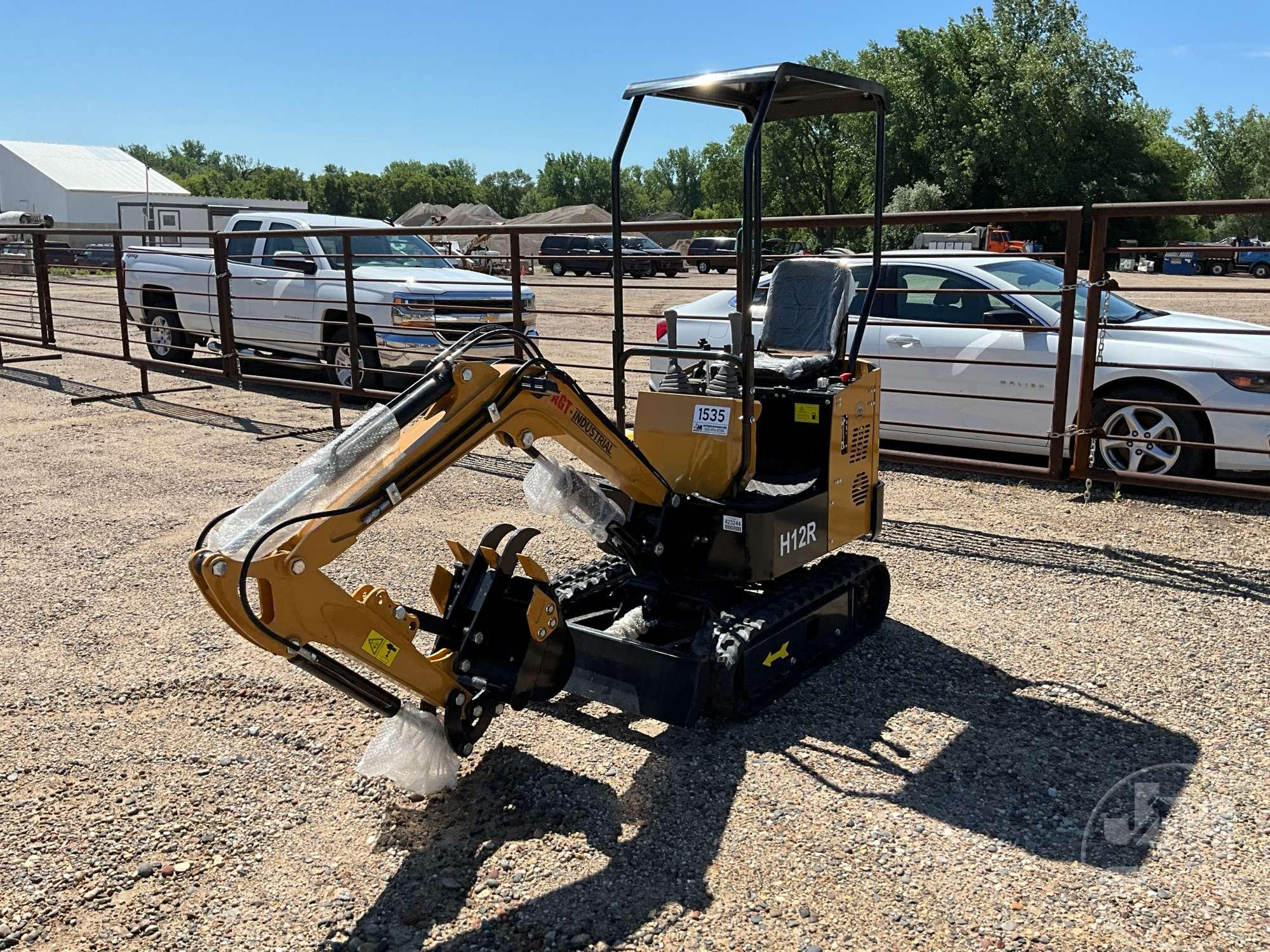 2024 AGT H12R MINI EXCAVATOR SN: A2402104983