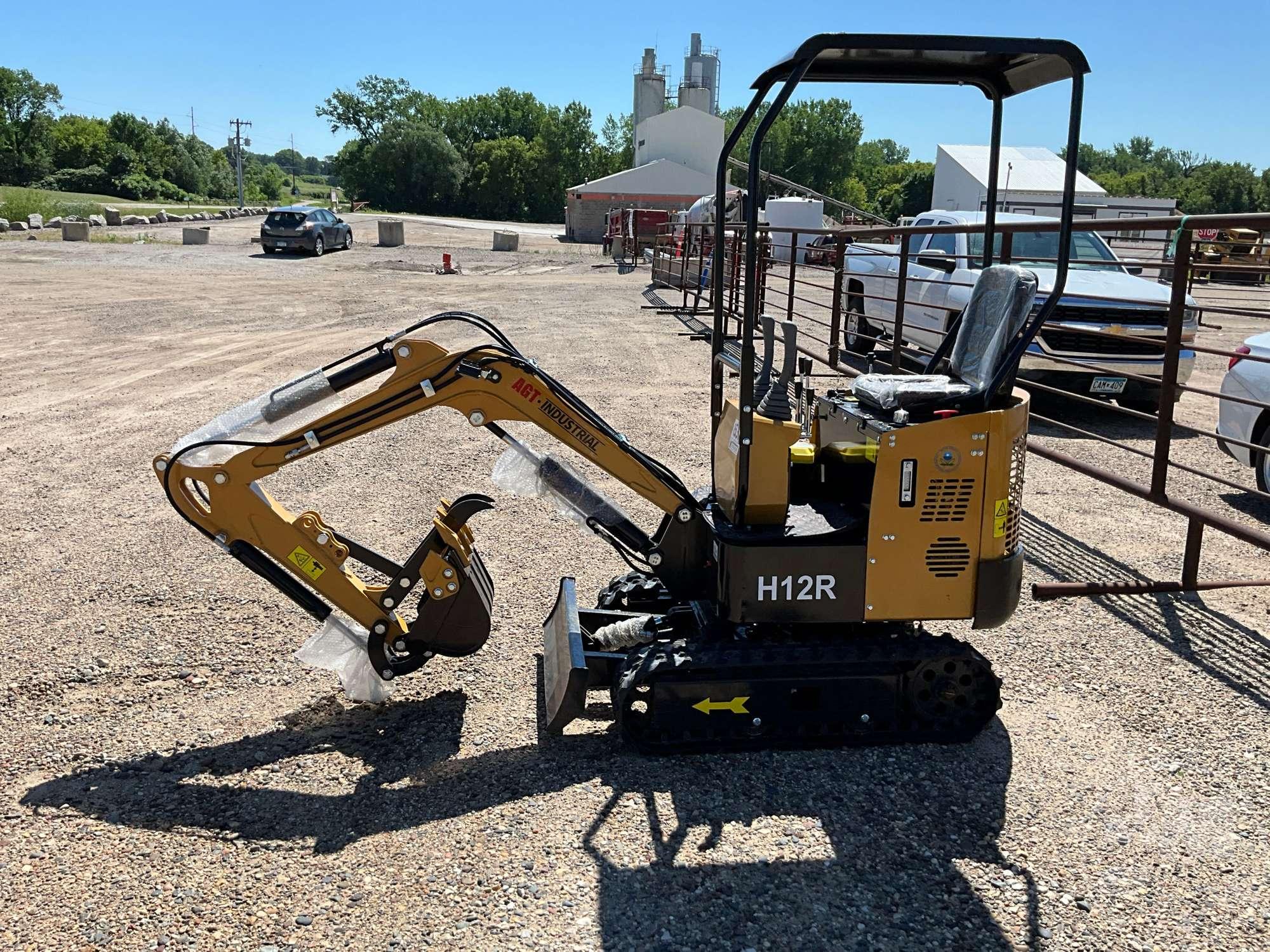 2024 AGT H12R MINI EXCAVATOR SN: A2402104983