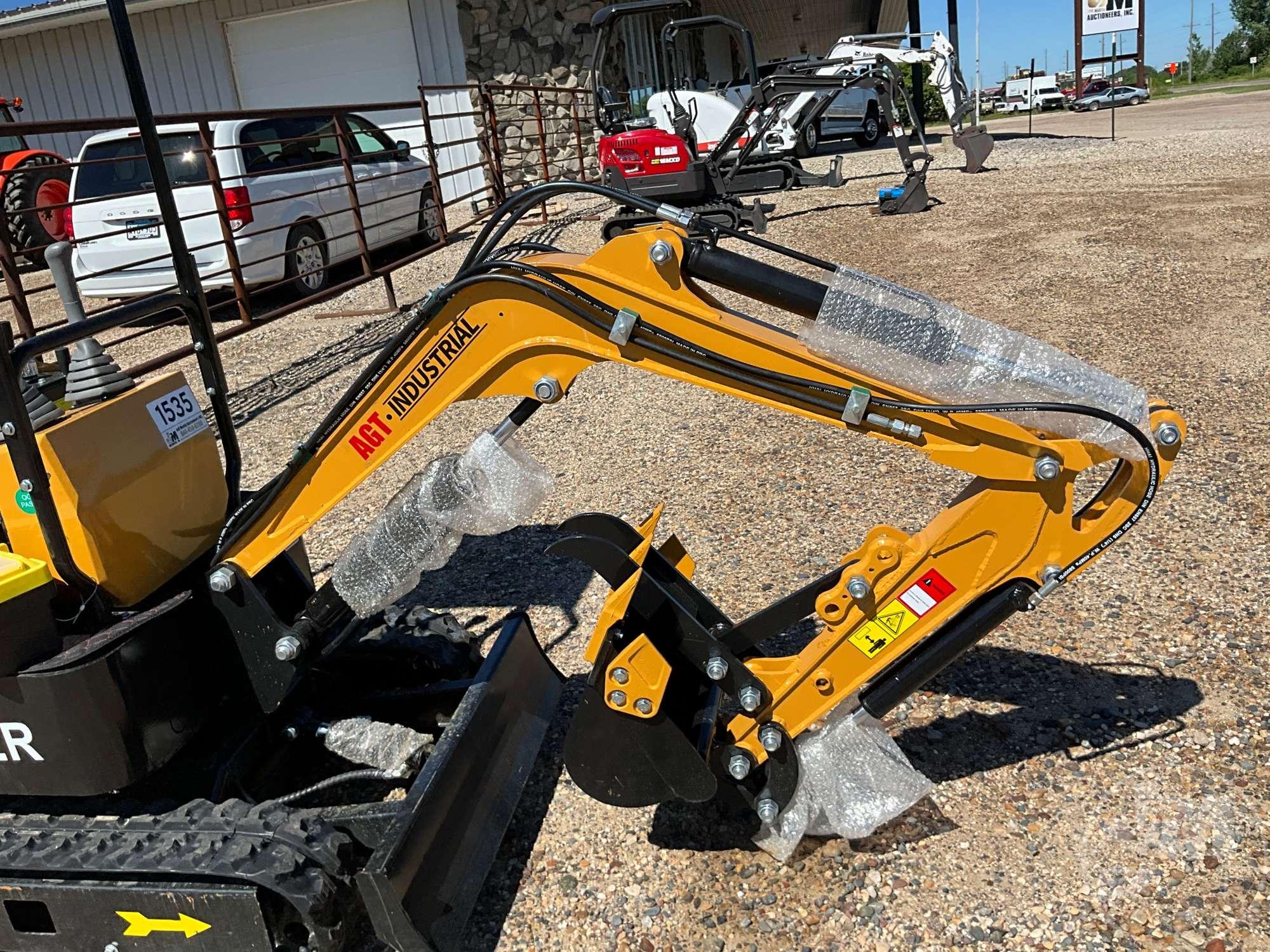 2024 AGT H12R MINI EXCAVATOR SN: A2402104983