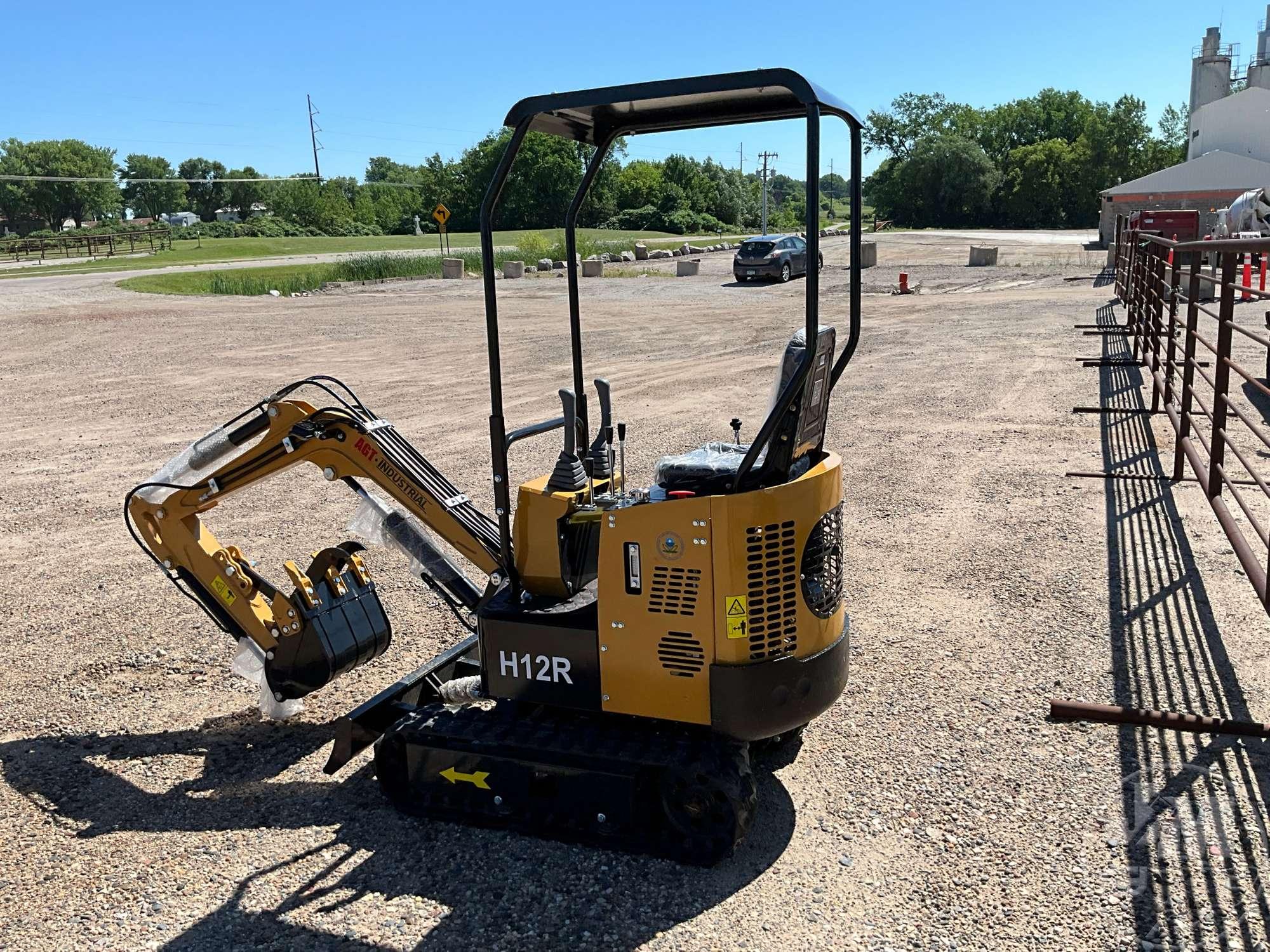 2024 AGT H12R MINI EXCAVATOR SN: A2402104983