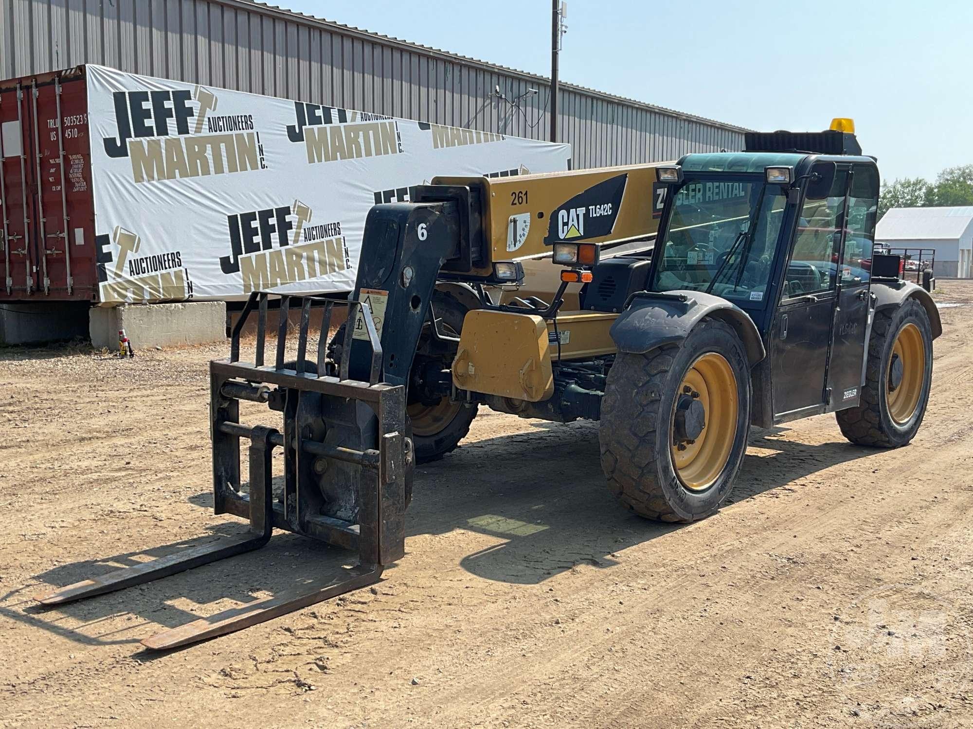 2013 CATERPILLAR TL642C TELESCOPIC FORKLIFT SN: THG00435