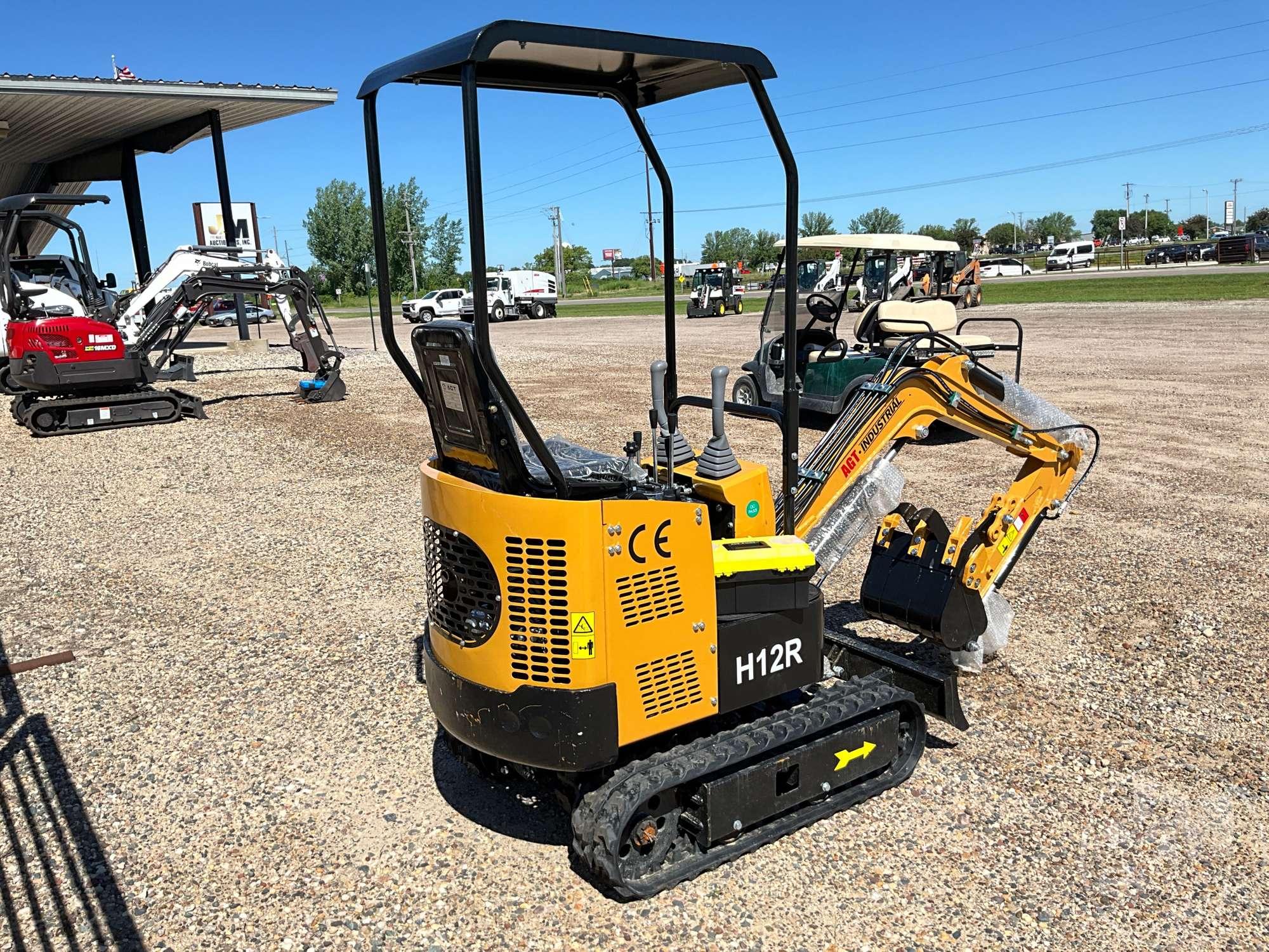 2024 AGT H12R MINI EXCAVATOR SN: A2402104983