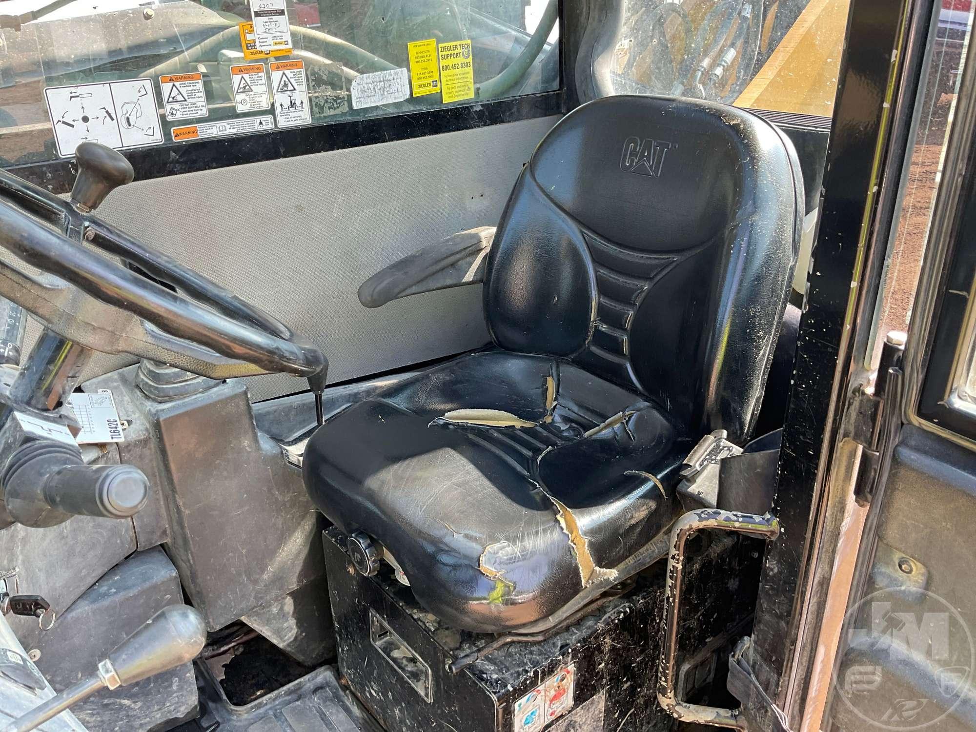 2013 CATERPILLAR TL642C TELESCOPIC FORKLIFT SN: THG00435