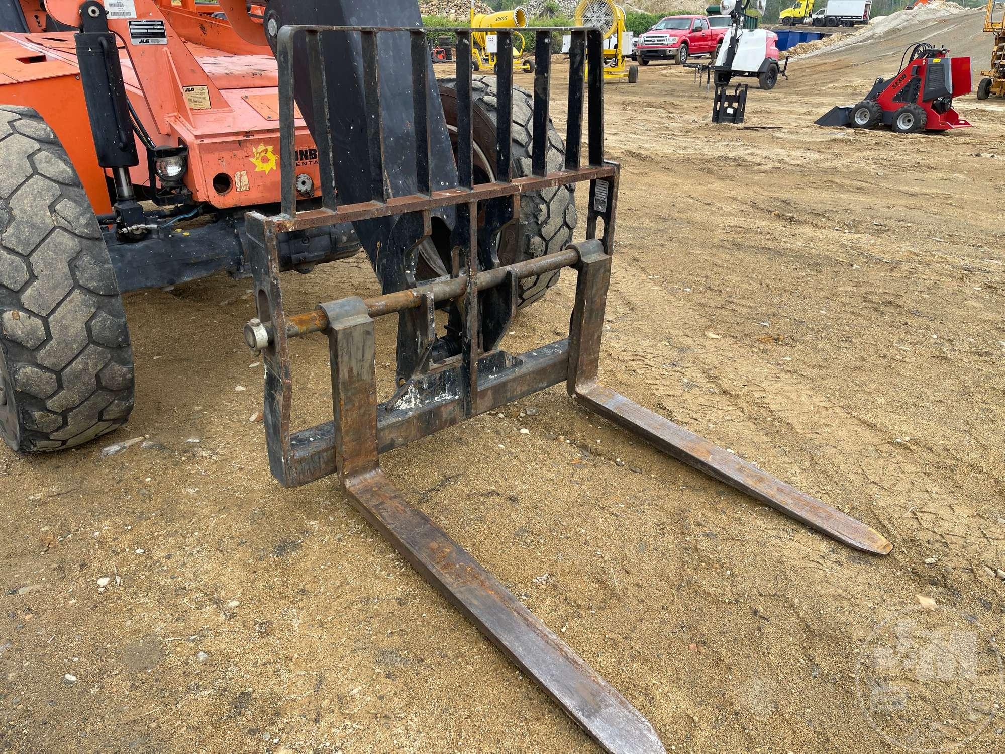 2016 JLG 8042 TELESCOPIC FORKLIFT SN: 0160075017