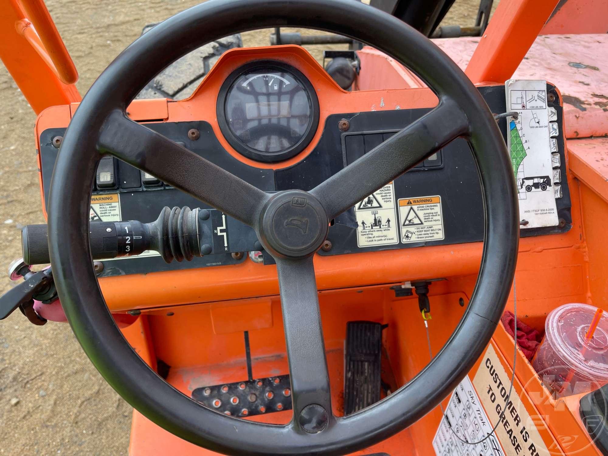 2016 JLG 8042 TELESCOPIC FORKLIFT SN: 0160075017